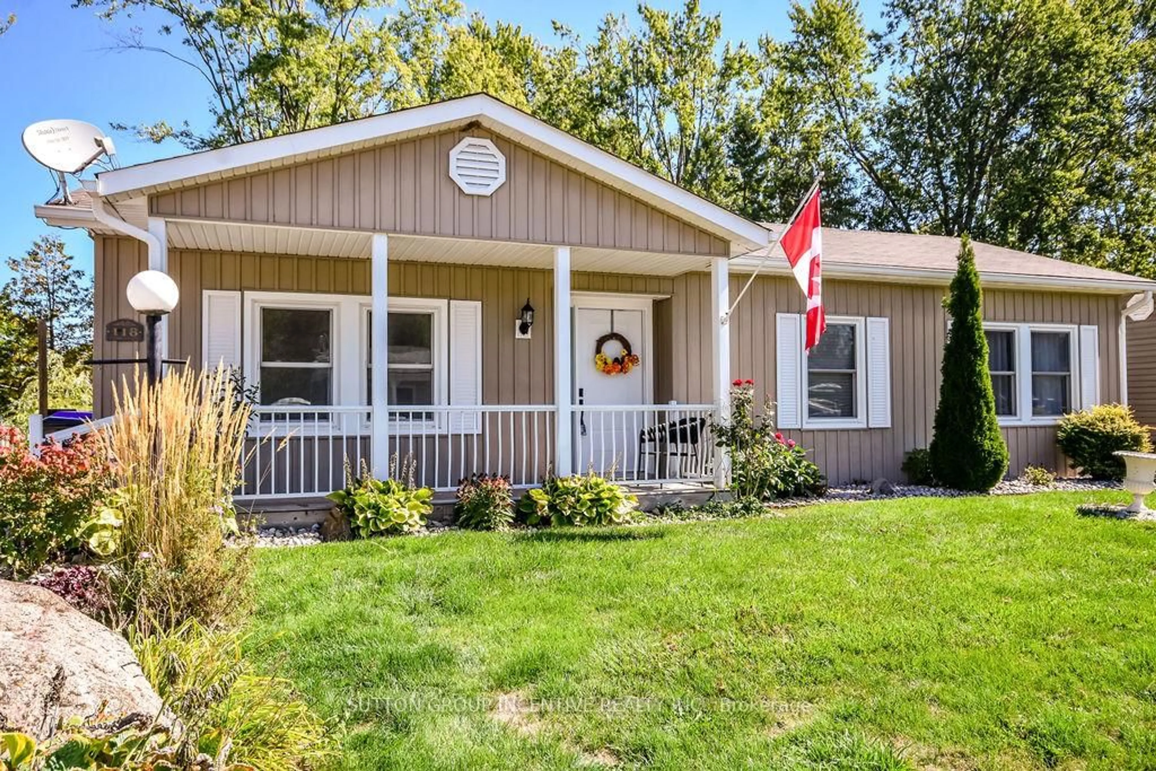 Home with vinyl exterior material, street for 118 Linden Lane, Innisfil Ontario L9S 1N3