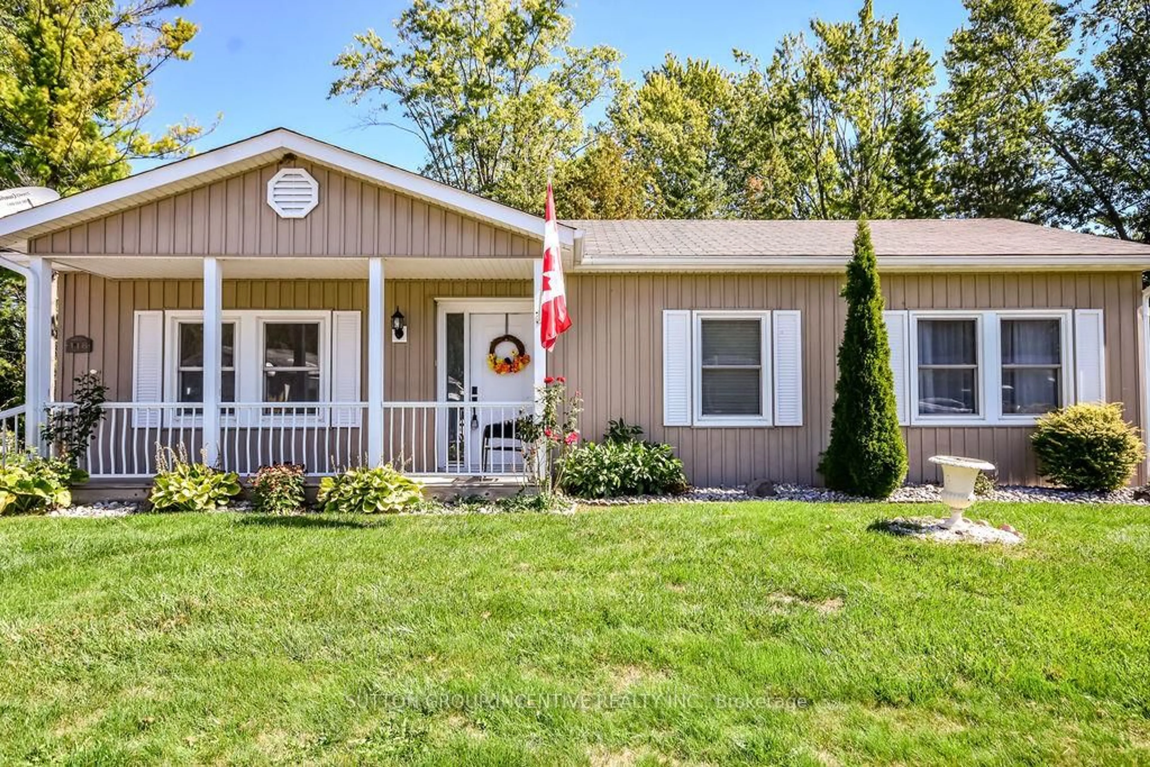 Home with vinyl exterior material, street for 118 Linden Lane, Innisfil Ontario L9S 1N3