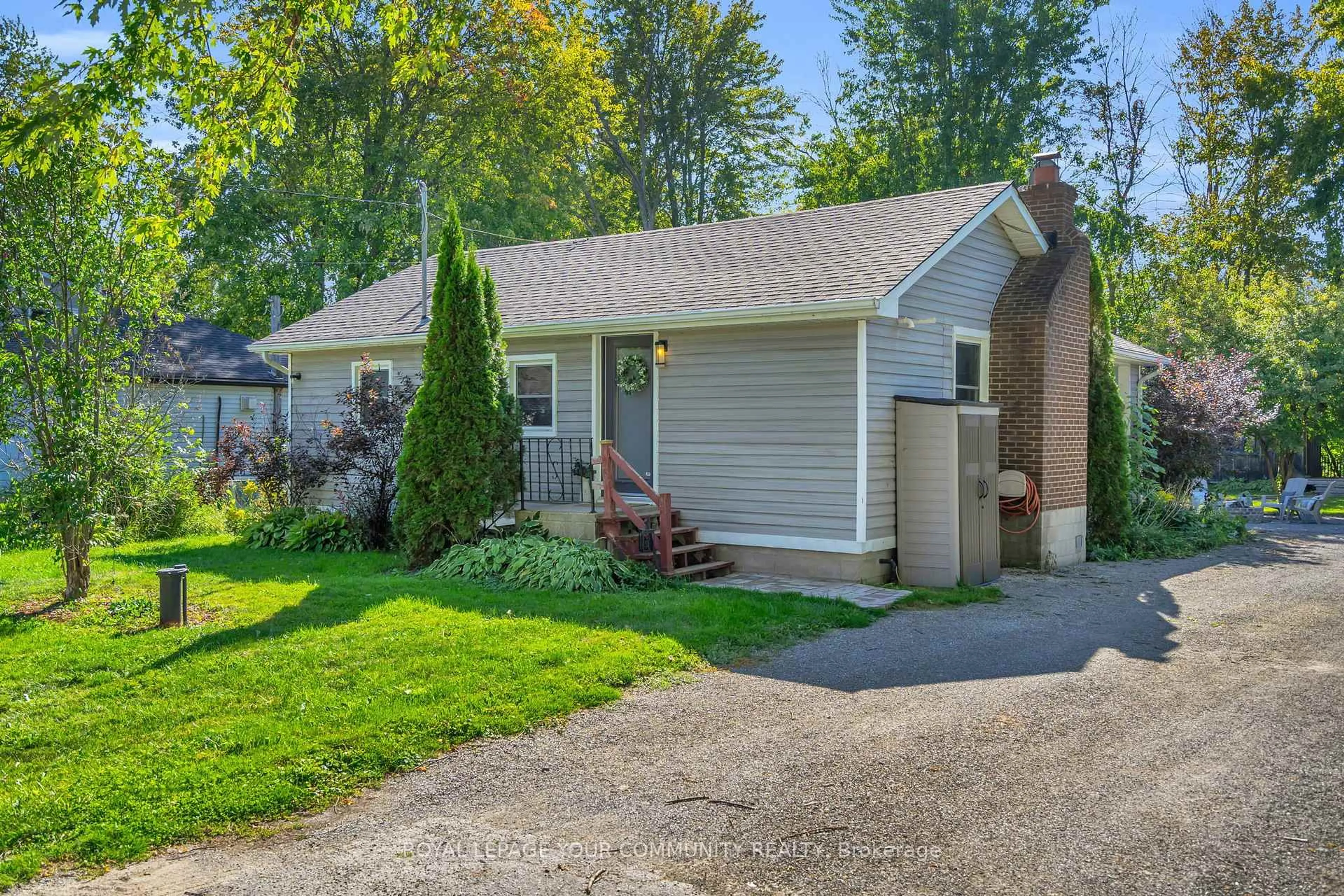 Home with vinyl exterior material, street for 130 Woodfield Dr, Georgina Ontario L0E 1N0