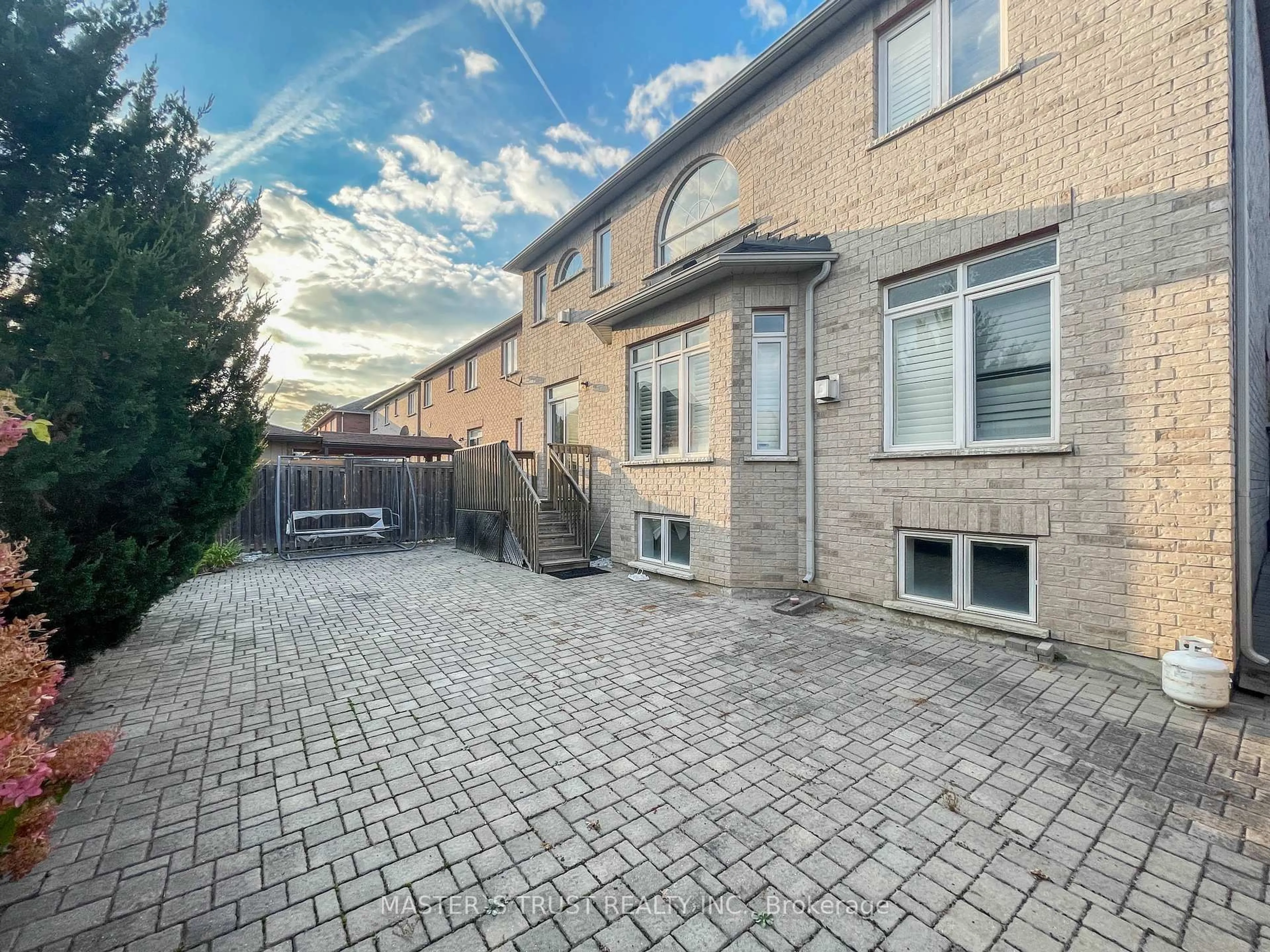 Patio, street for 70 Brass Dr, Richmond Hill Ontario L4E 4T5