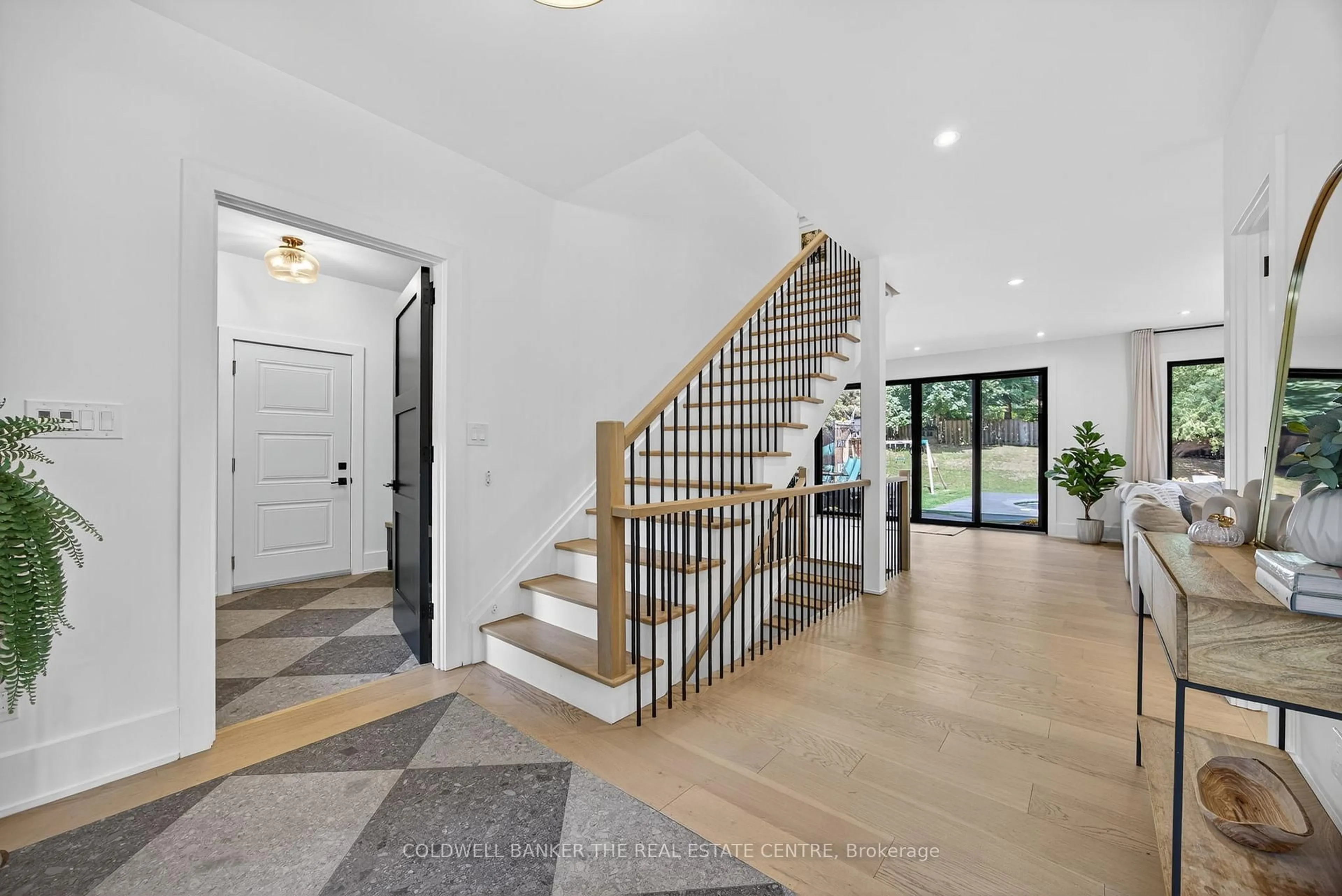 Indoor entryway for 241 Woodmount Pl, Newmarket Ontario L3Y 1R5