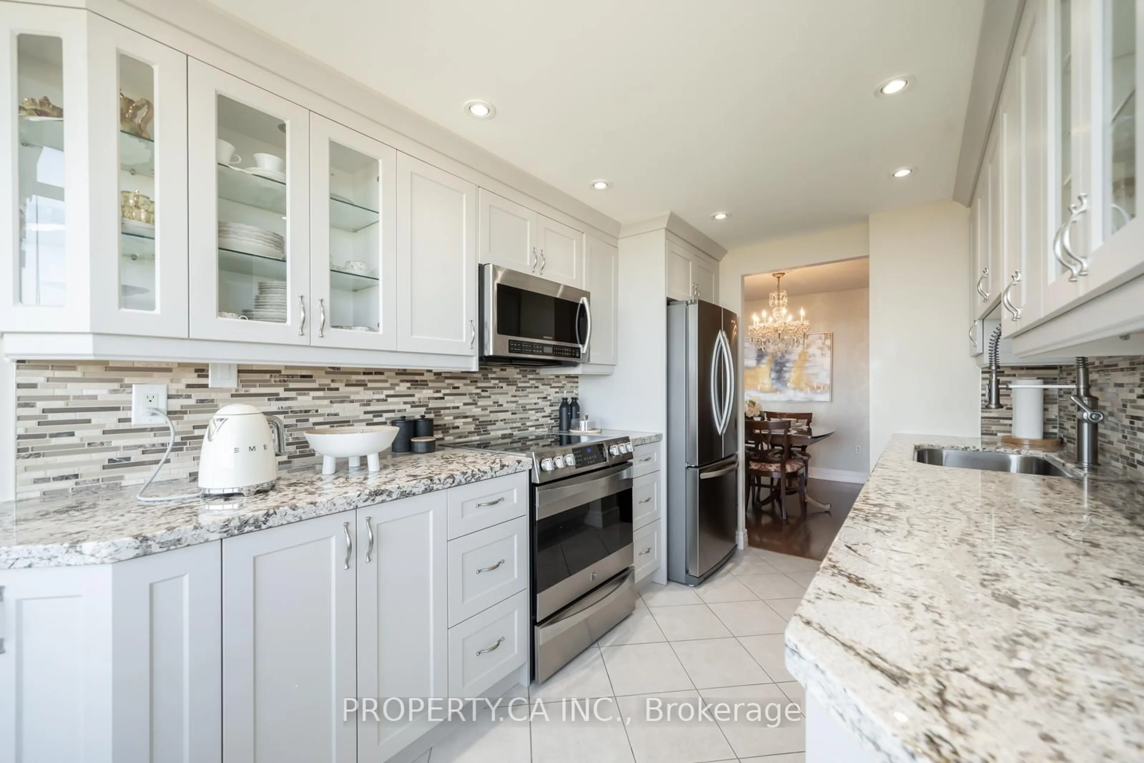 Open concept kitchen, ceramic/tile floor for 7460 Bathurst St #1405, Vaughan Ontario L4J 7K9