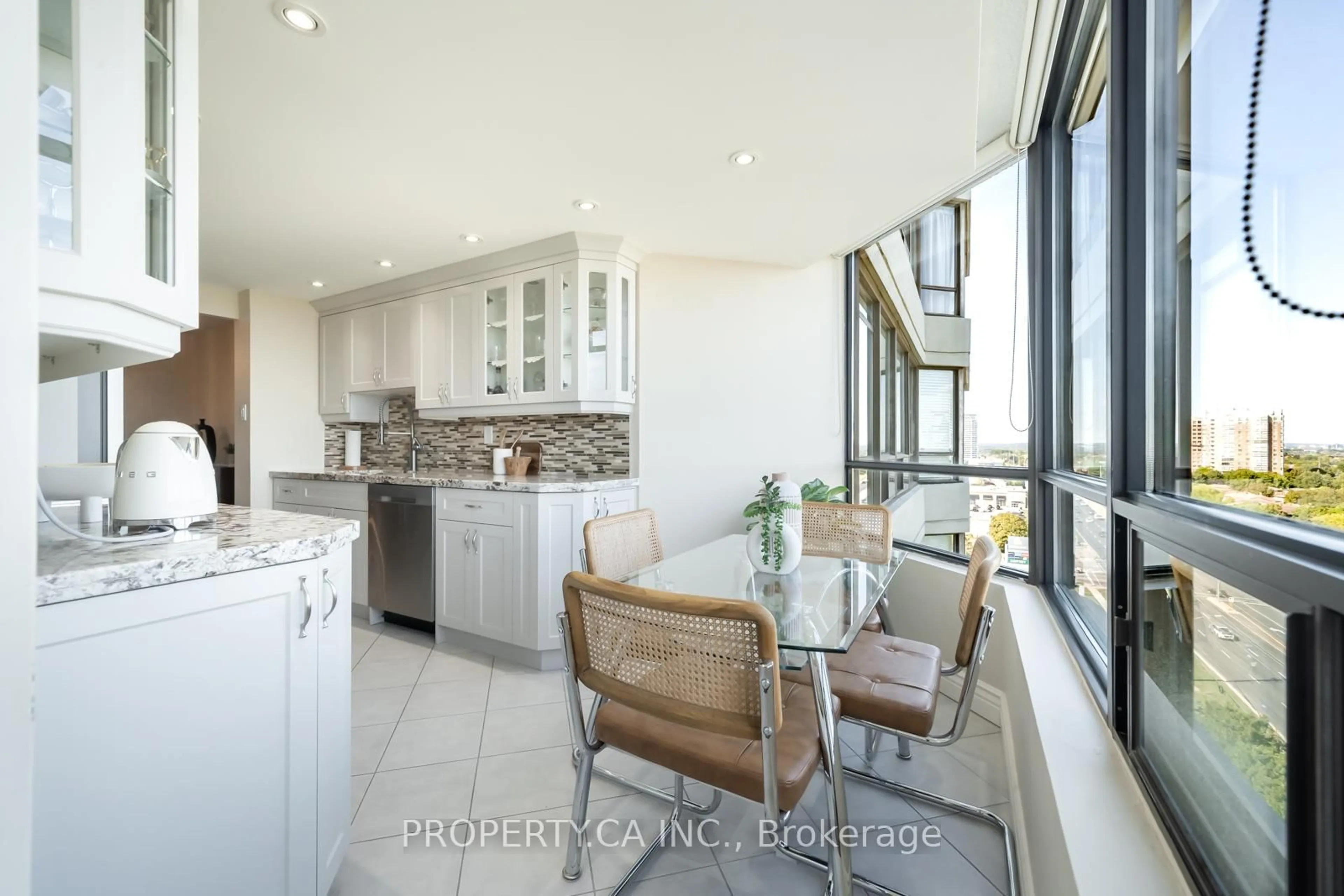 Open concept kitchen, ceramic/tile floor for 7460 Bathurst St #1405, Vaughan Ontario L4J 7K9