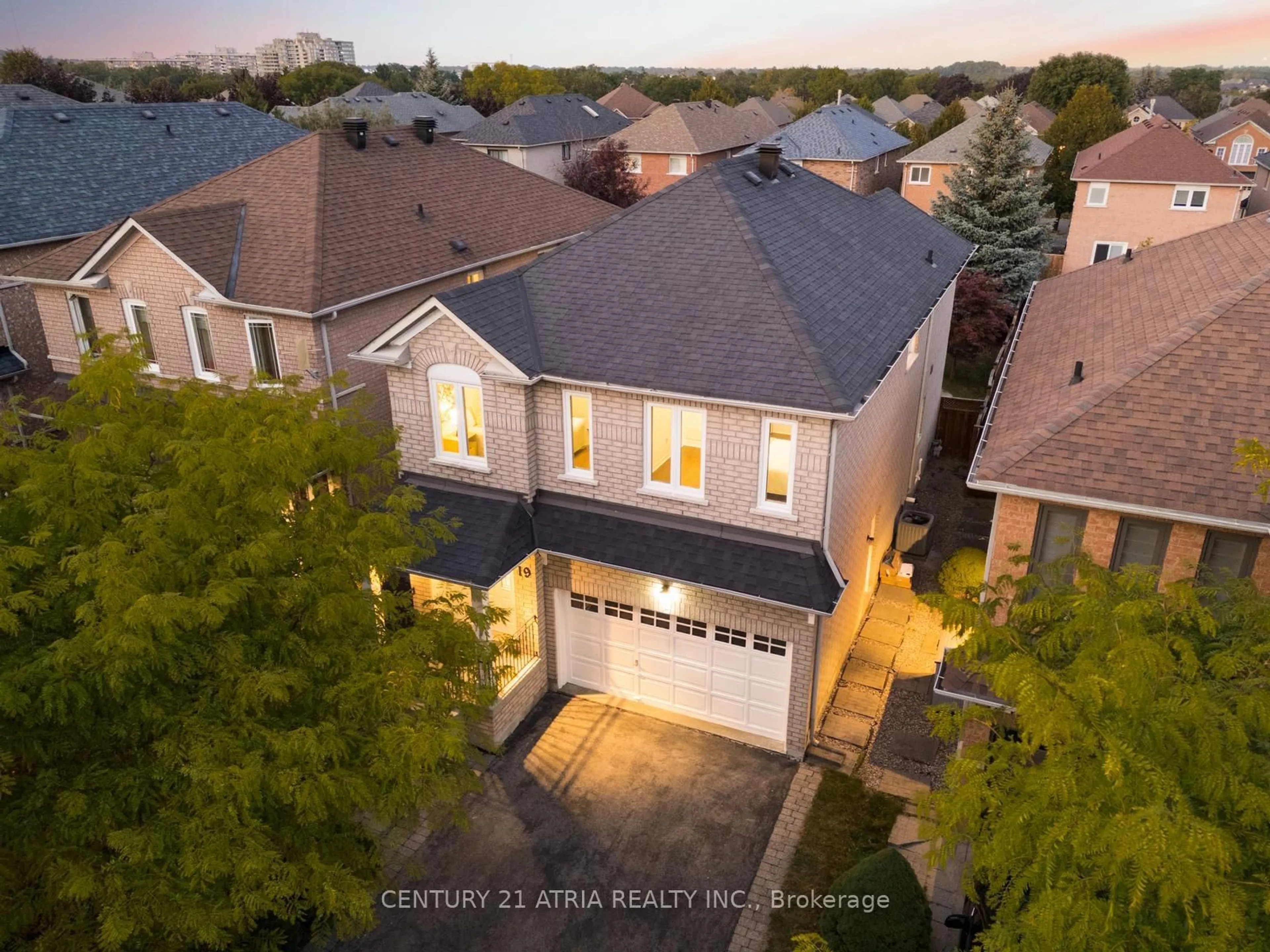A pic from outside/outdoor area/front of a property/back of a property/a pic from drone, street for 19 Garcia St, Markham Ontario L3R 4R8