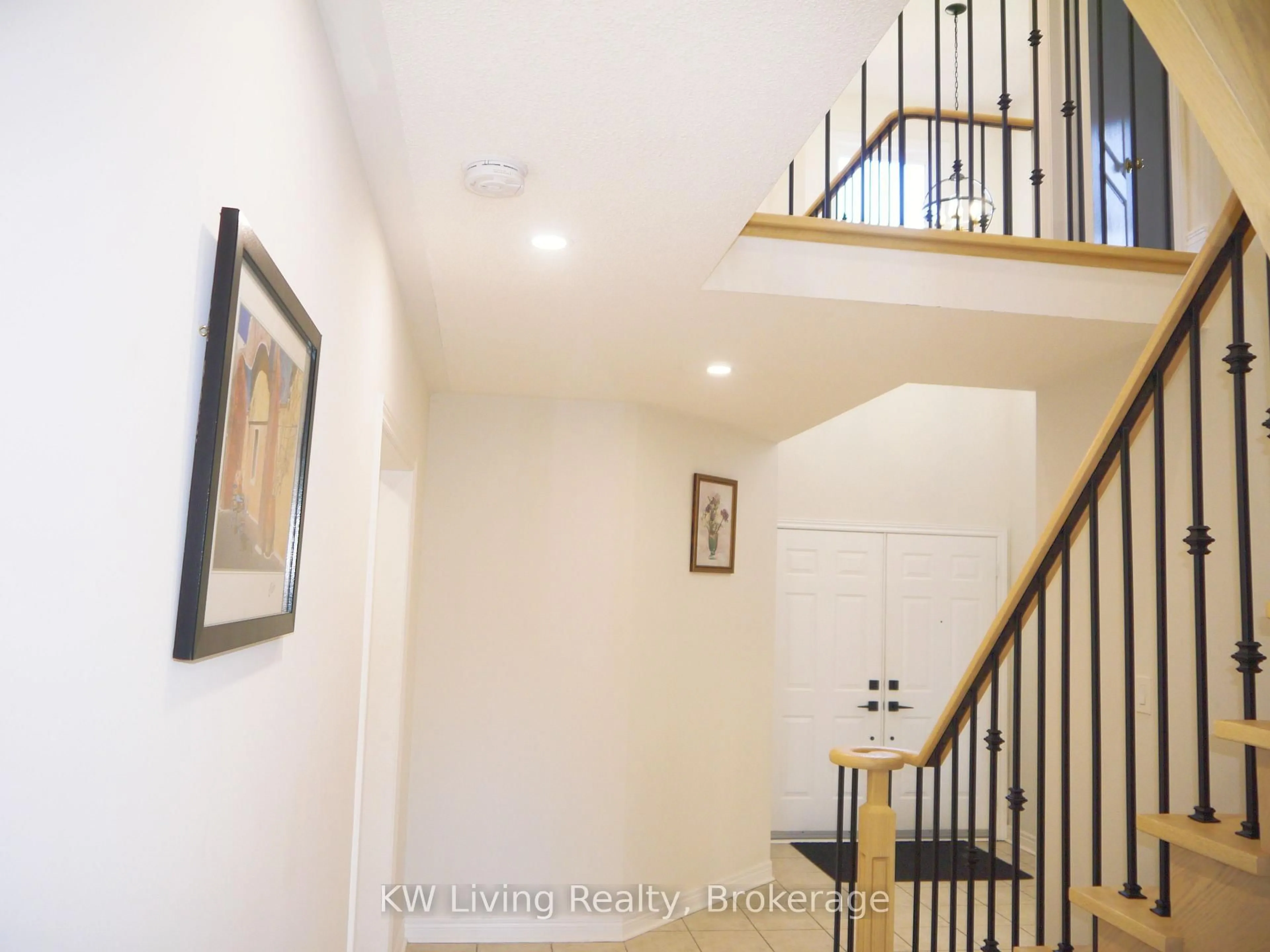 Indoor foyer for 43 Bayswater Ave, Richmond Hill Ontario L4E 4E6