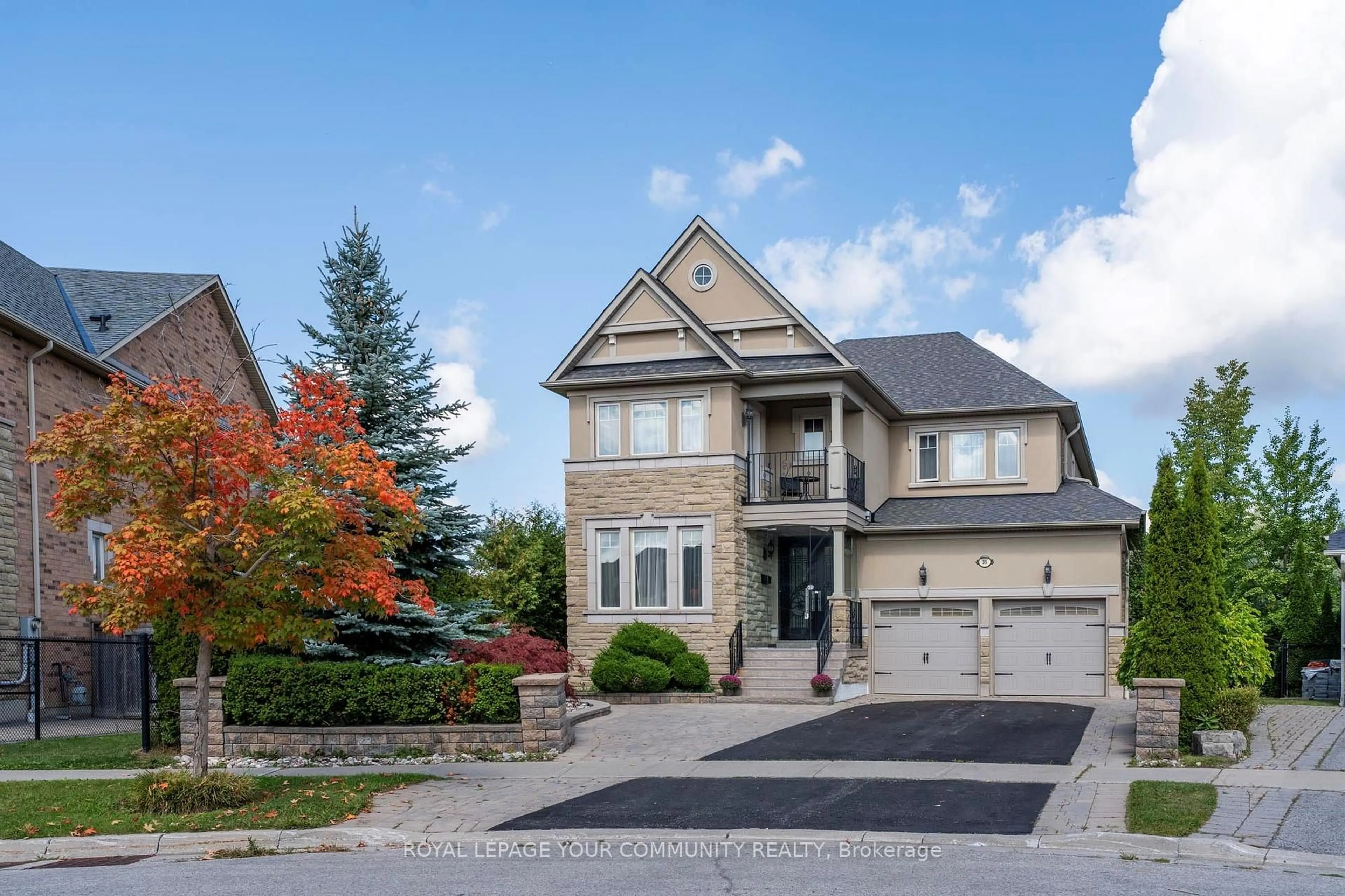 Home with vinyl exterior material, street for 35 VANDERVOORT Dr, Richmond Hill Ontario L4E 0C7