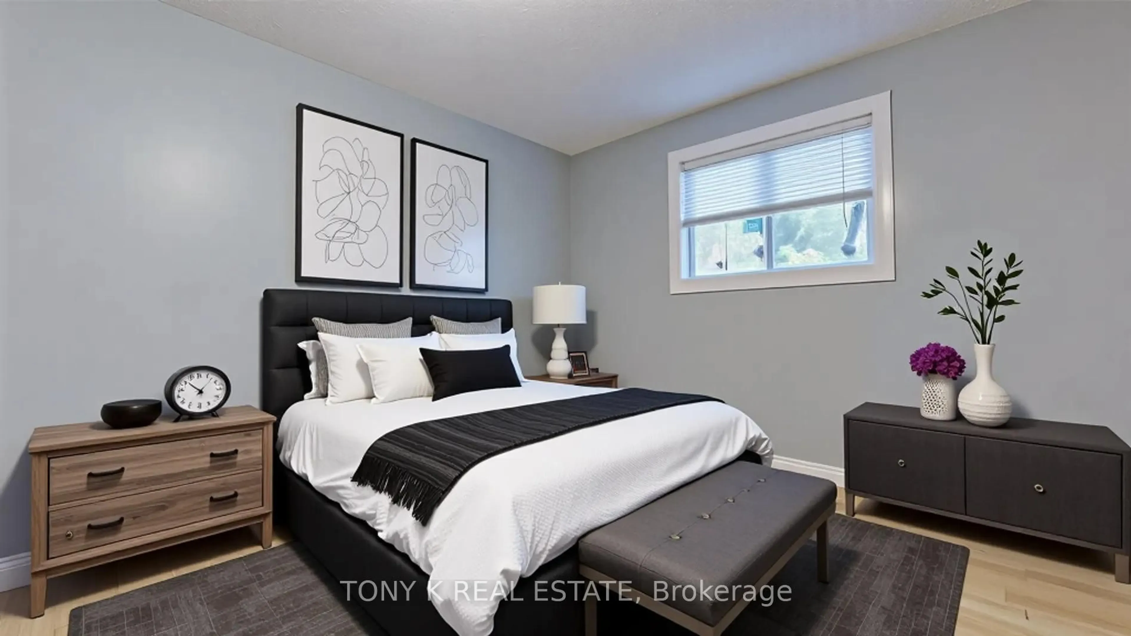 Bedroom with bed, unknown for 5 Pineway Ave, Georgina Ontario L4P 1X8