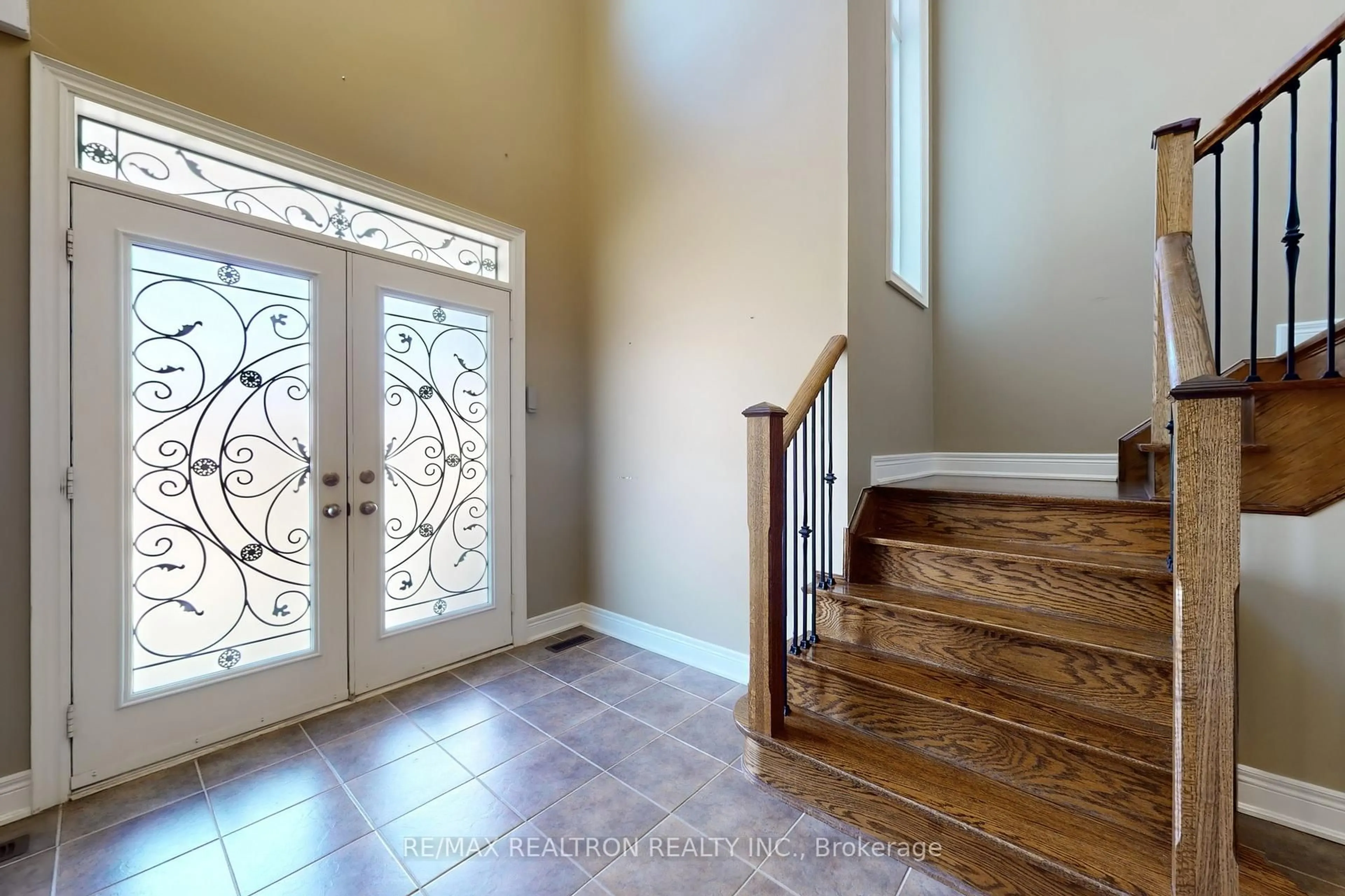 Indoor entryway for 363 Maria Antonia Rd, Vaughan Ontario L4H 0X5