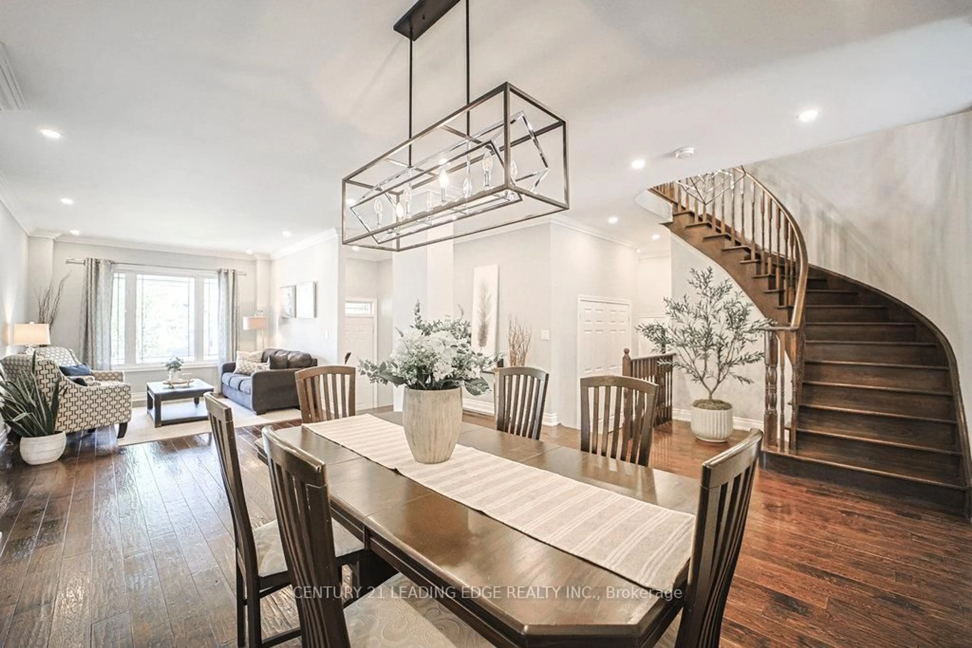 Dining room, wood/laminate floor for 204 Ivy Jay Cres, Aurora Ontario L4G 0E9