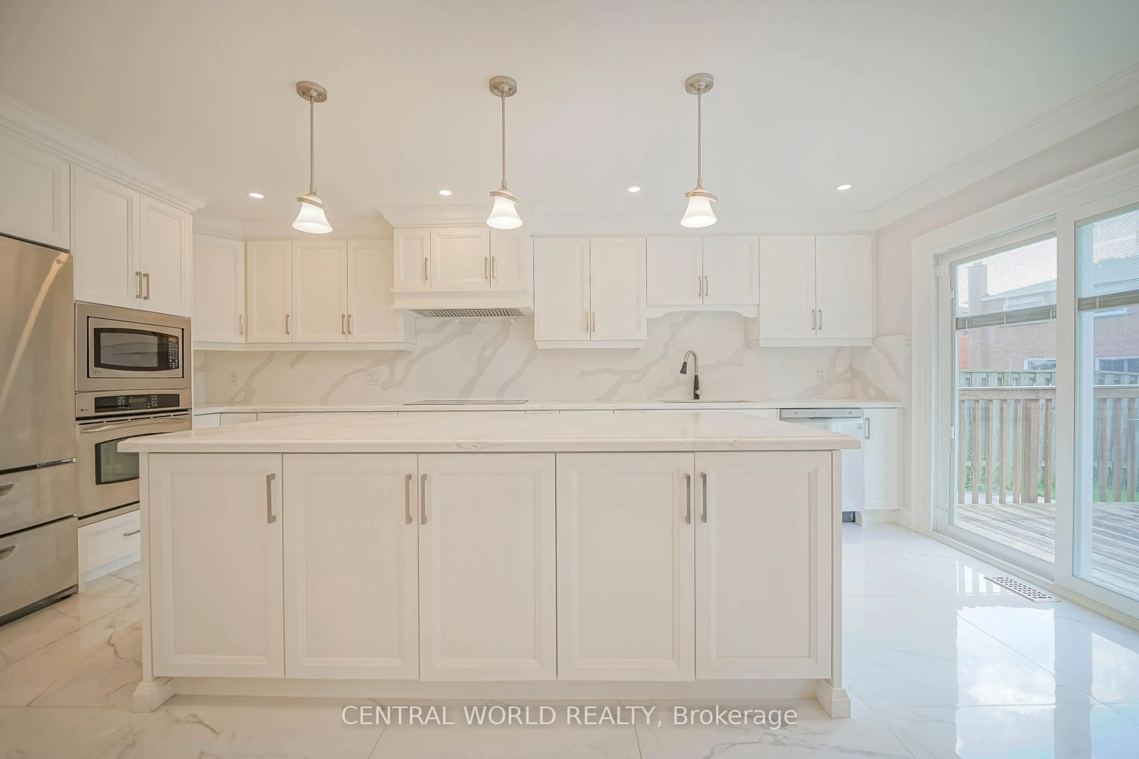Open concept kitchen, ceramic/tile floor for 28 Teddington Ave, Markham Ontario L3R 6T6