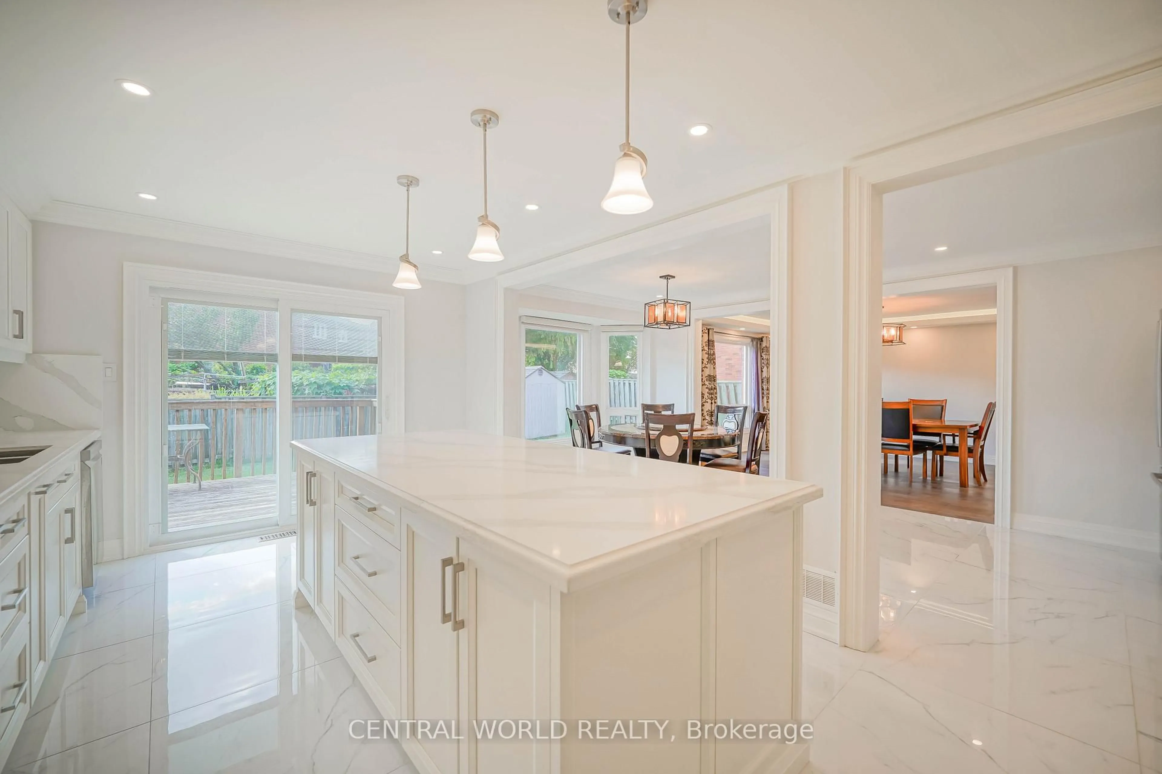 Open concept kitchen, ceramic/tile floor for 28 Teddington Ave, Markham Ontario L3R 6T6