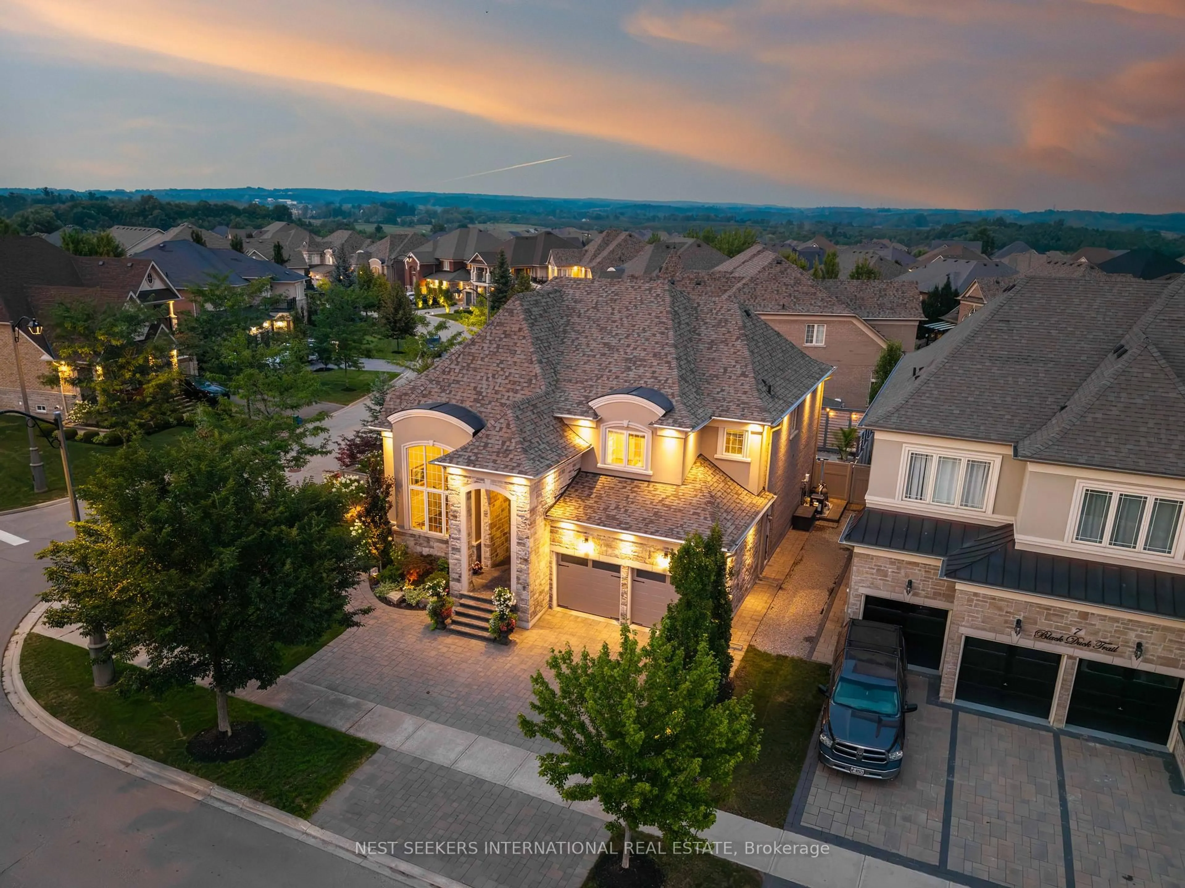 A pic from outside/outdoor area/front of a property/back of a property/a pic from drone, street for 9 Black Duck Tr, King Ontario L0G 1N0