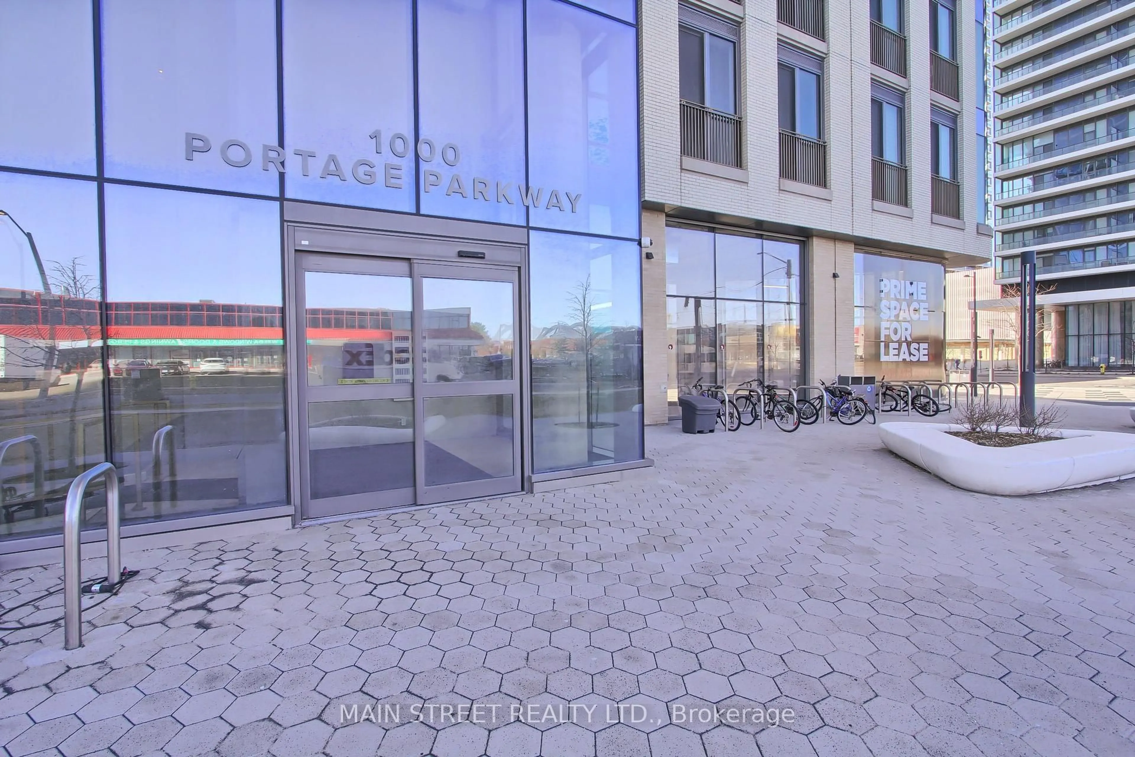 Indoor foyer for 1000 Portage Pkwy #4502, Vaughan Ontario L4K 0L1