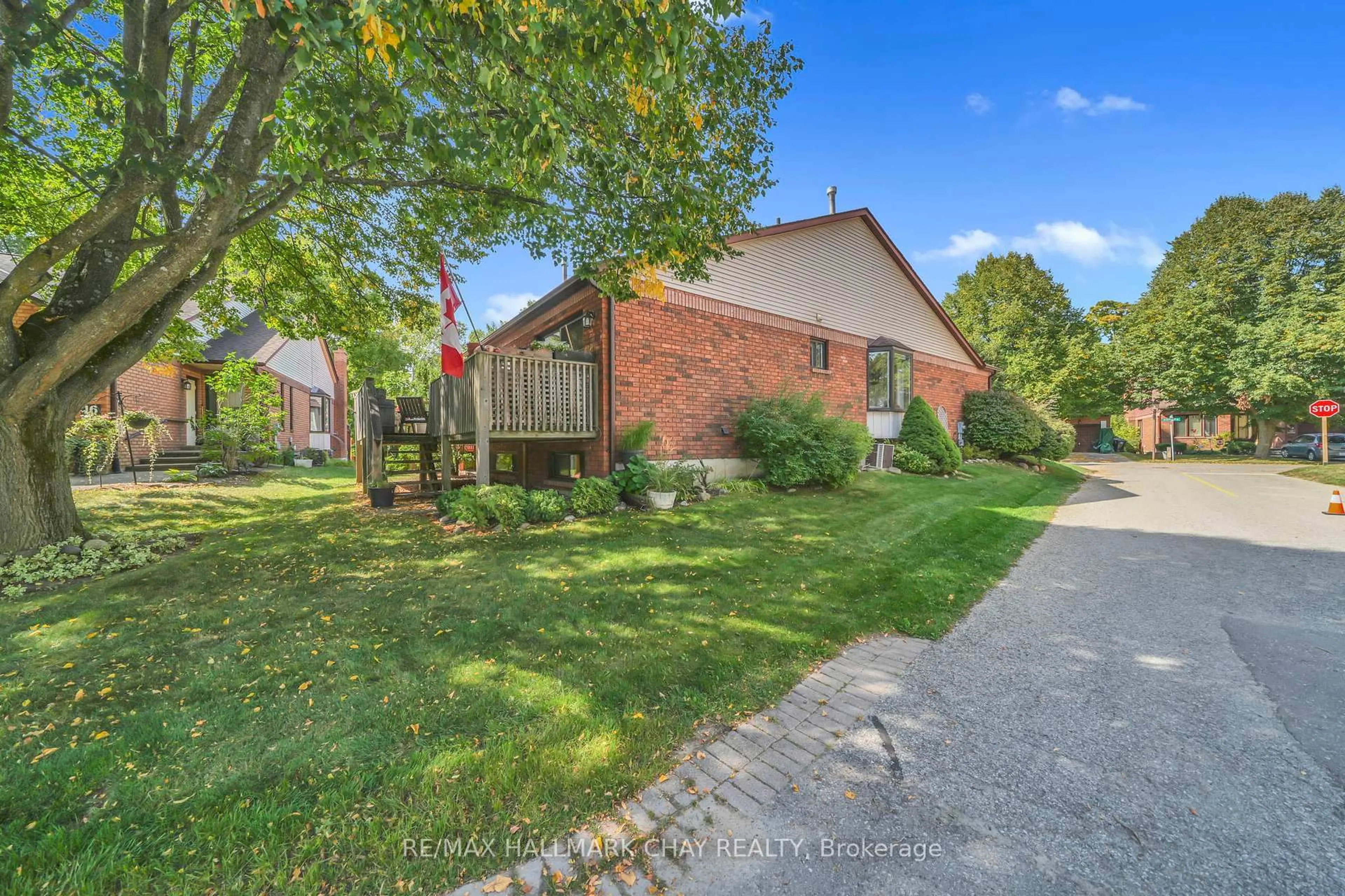 Patio, street for 37 Riverview Rd, New Tecumseth Ontario L9R 1R9