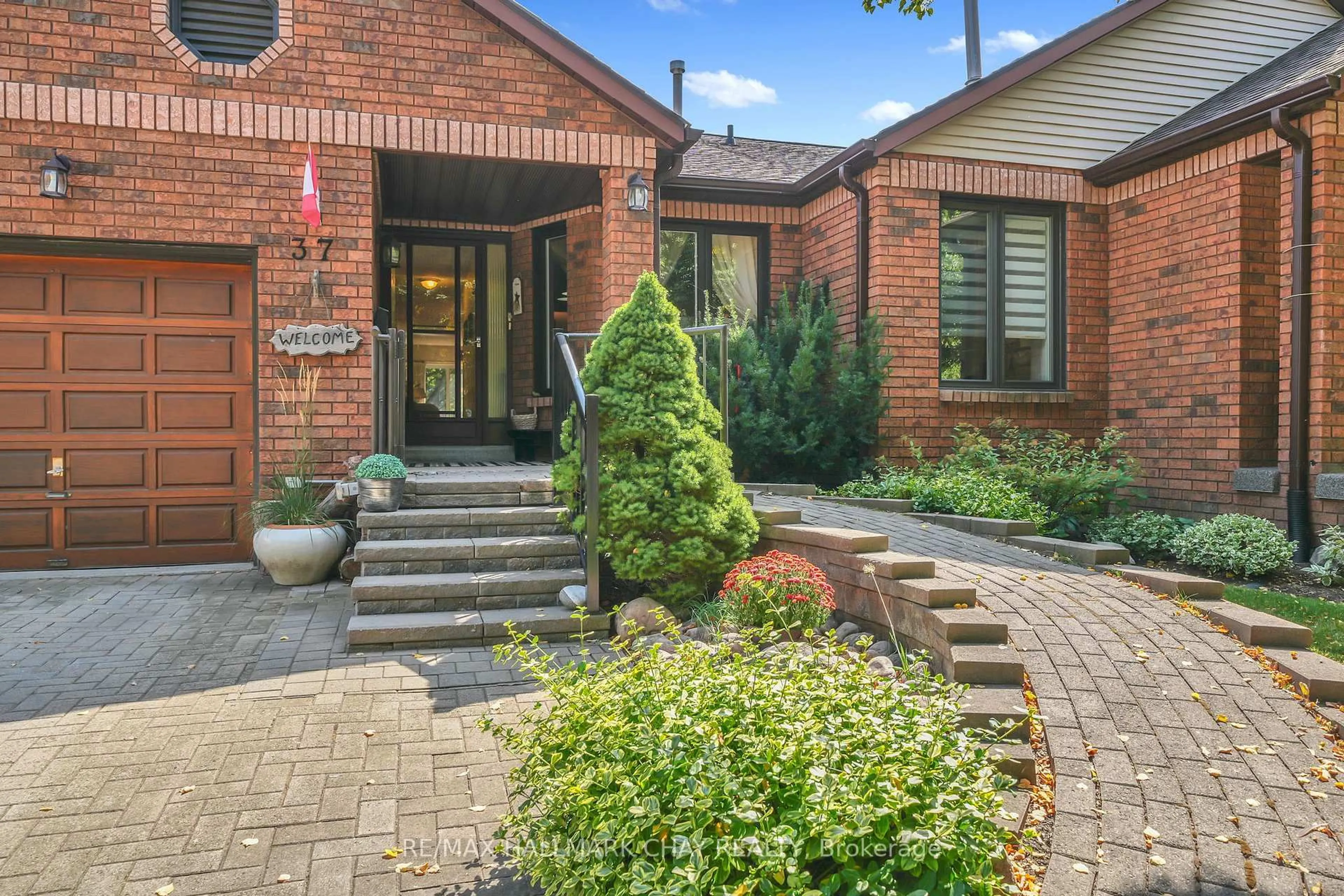Home with brick exterior material, street for 37 Riverview Rd, New Tecumseth Ontario L9R 1R9
