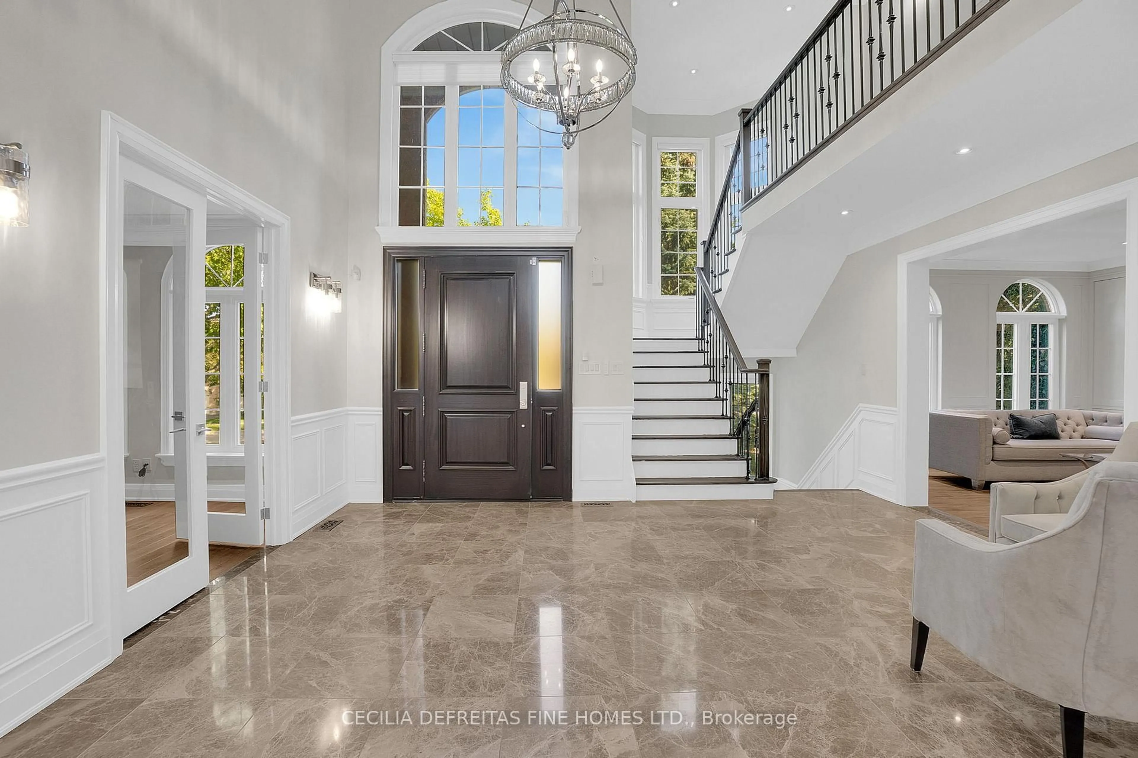 Indoor entryway for 74 Mactaggart Dr, King Ontario L0G 1N0