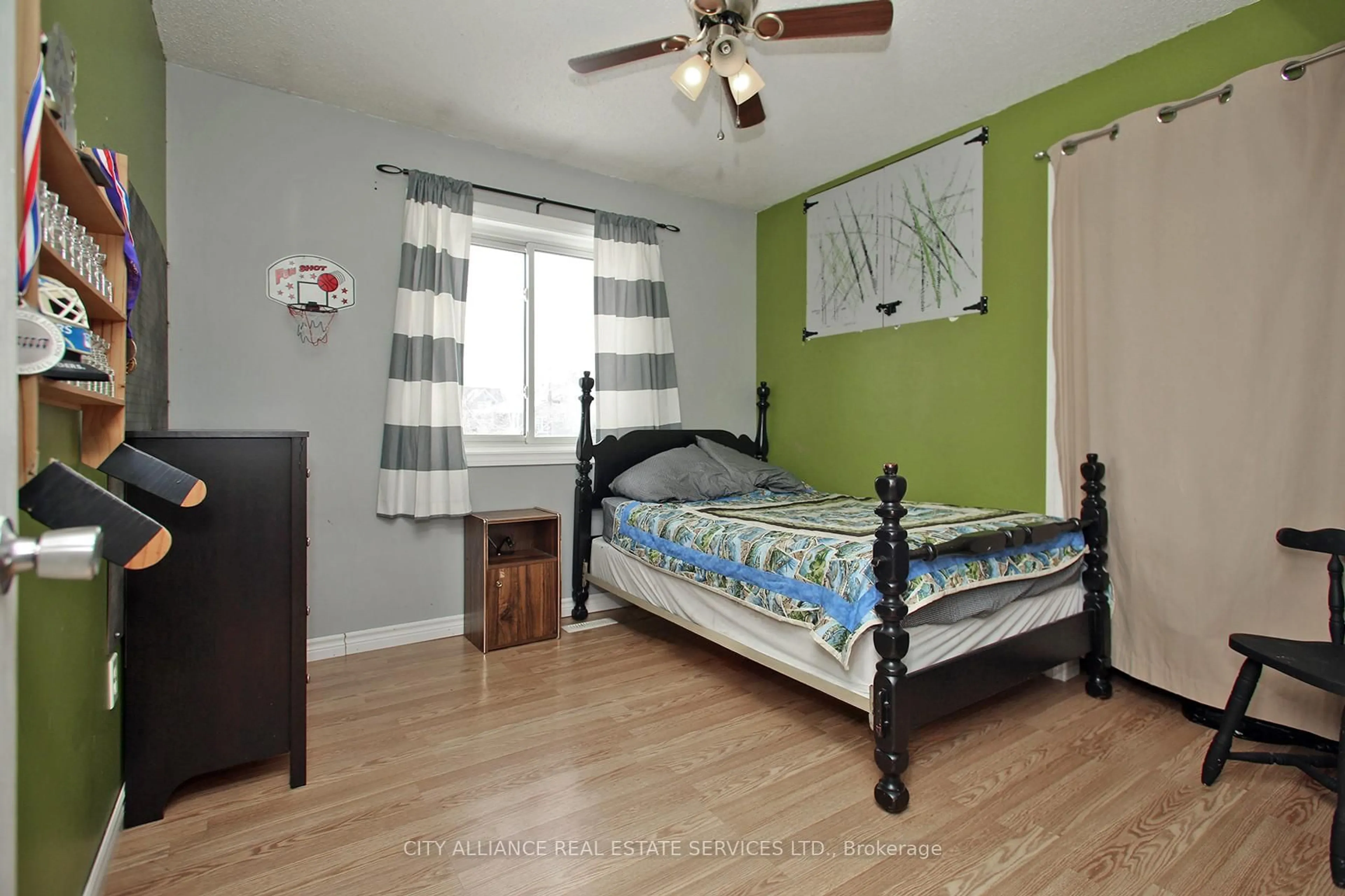 A pic of a room for 28 Joel Ave, Georgina Ontario L0E 1S0