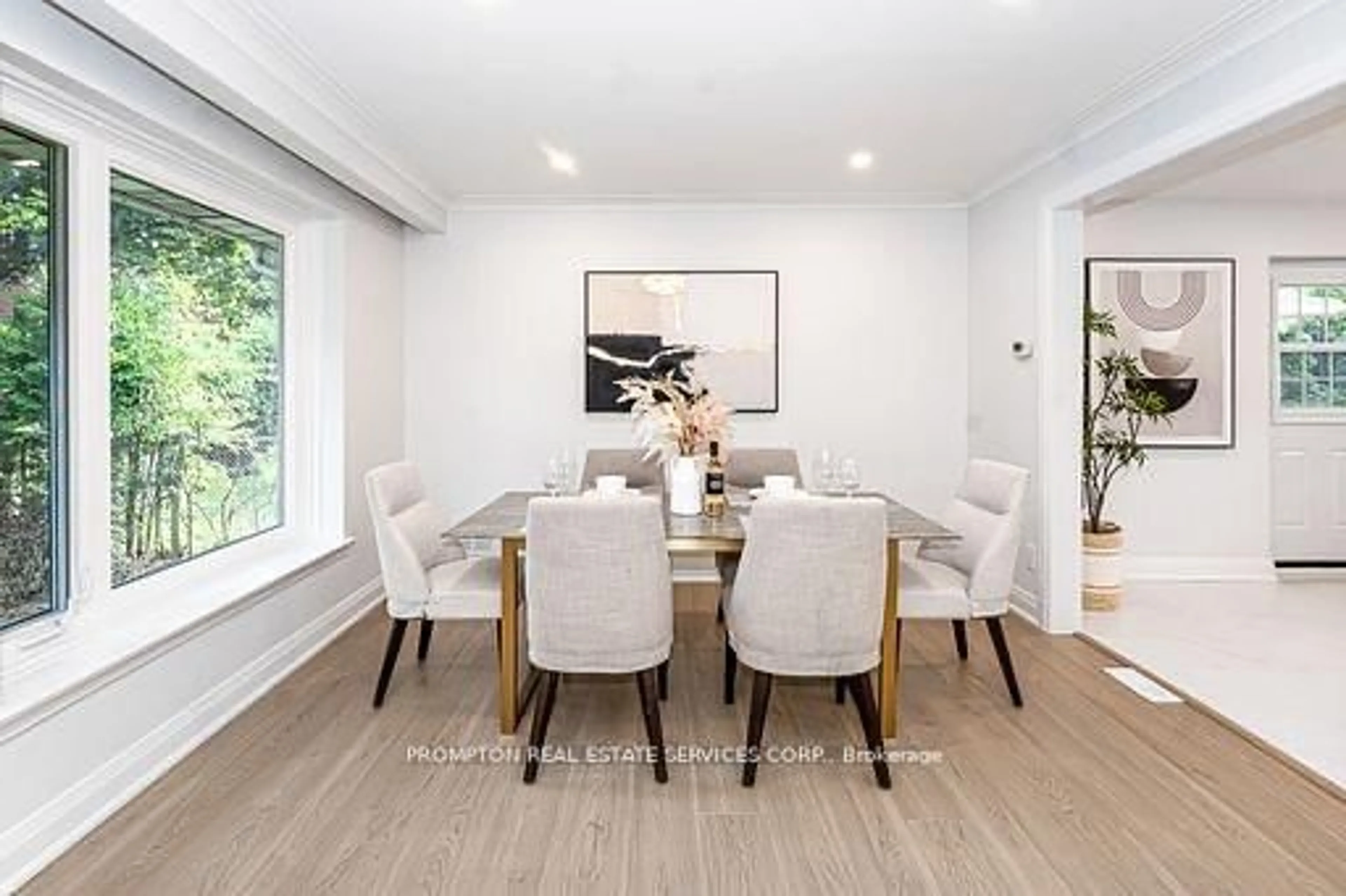 Dining room, wood/laminate floor for 318 Paliser Cres, Richmond Hill Ontario L4C 1R8
