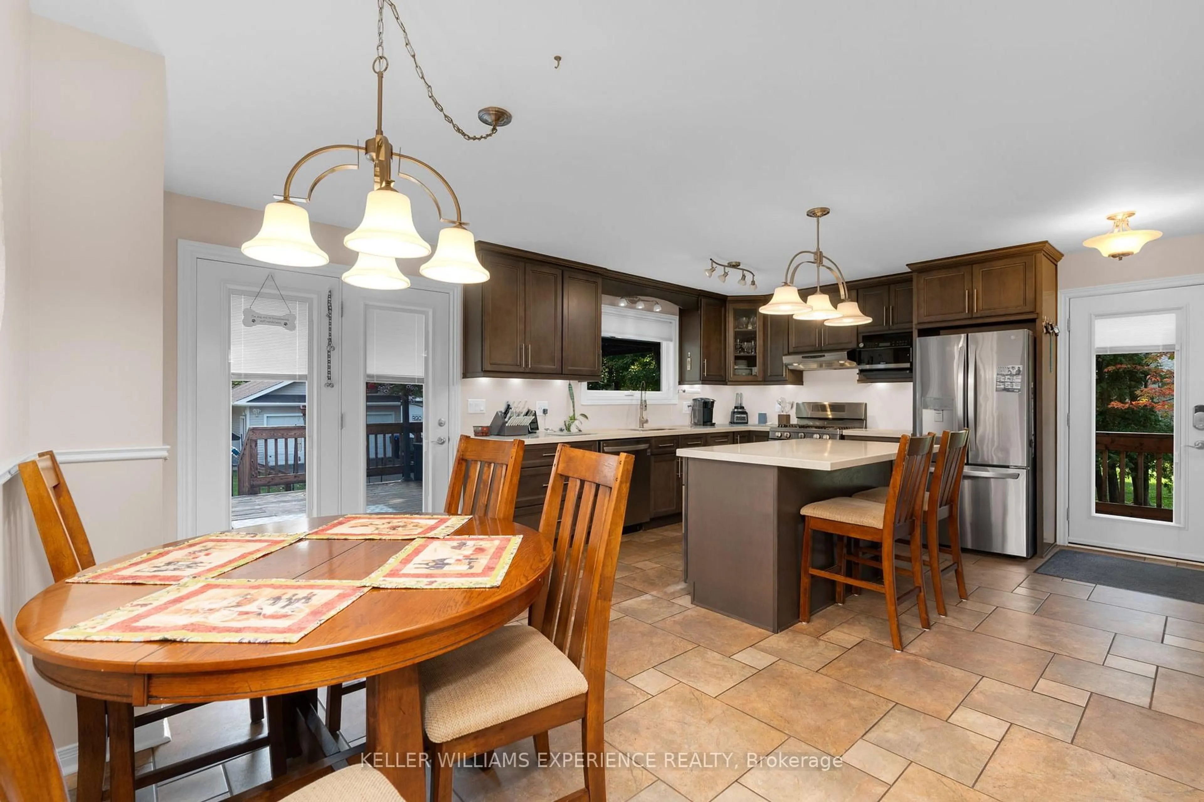 Open concept kitchen, ceramic/tile floor for 2049 MOUNTBATTEN Ave, Innisfil Ontario L9S 1T8