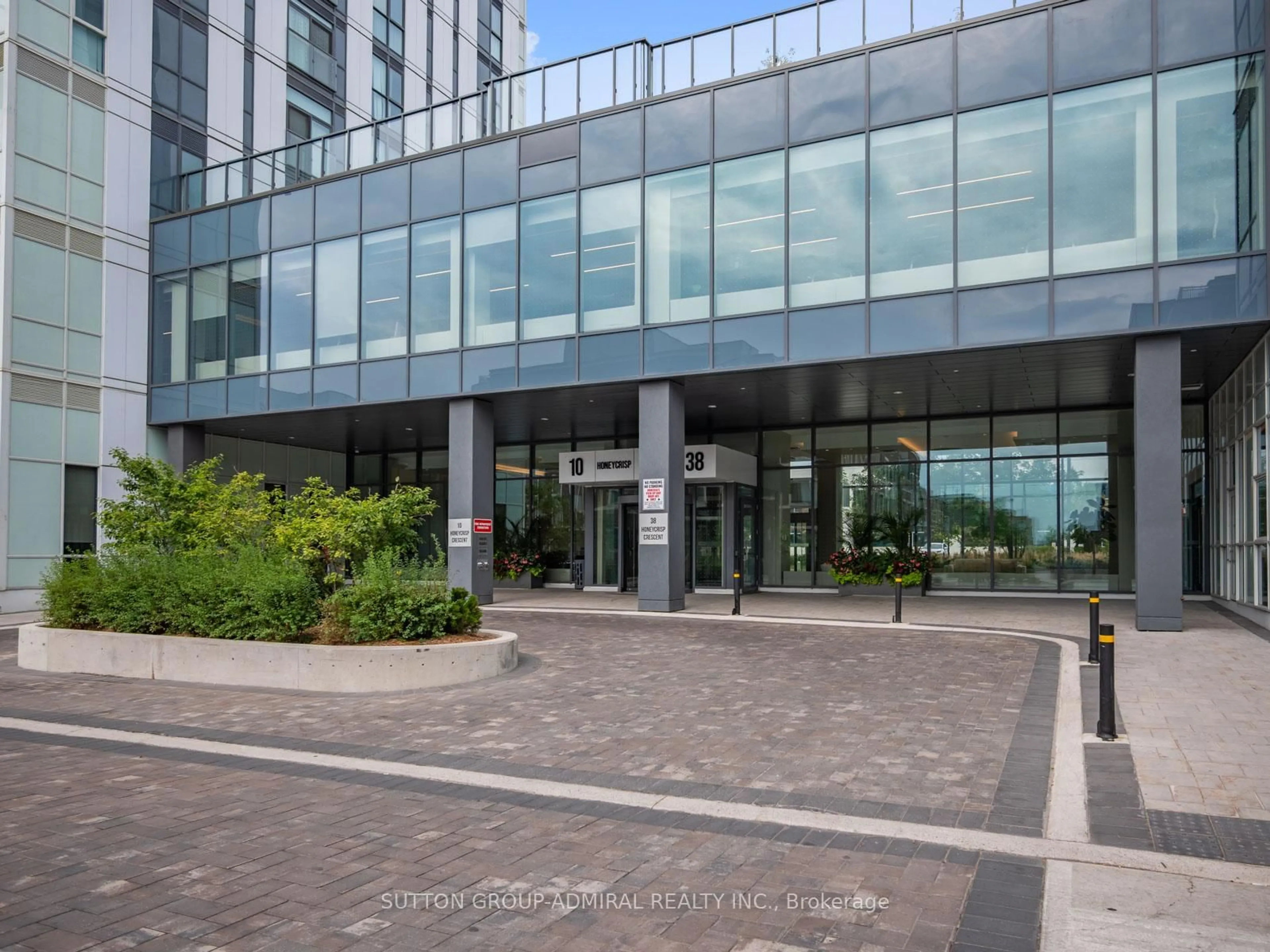 Indoor foyer for 10 Honeycrisp Cres #1607, Vaughan Ontario L4K 0M7