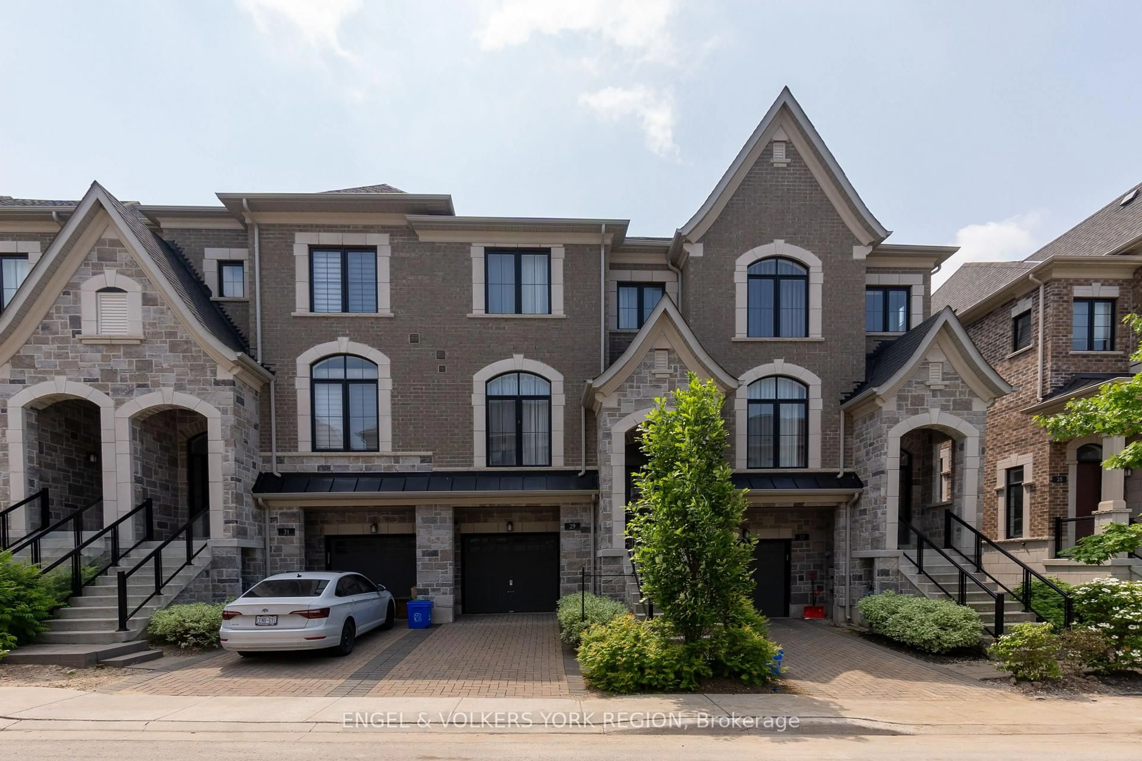 Home with brick exterior material, street for 29 Nardini Lane, Richmond Hill Ontario L4C 1C2