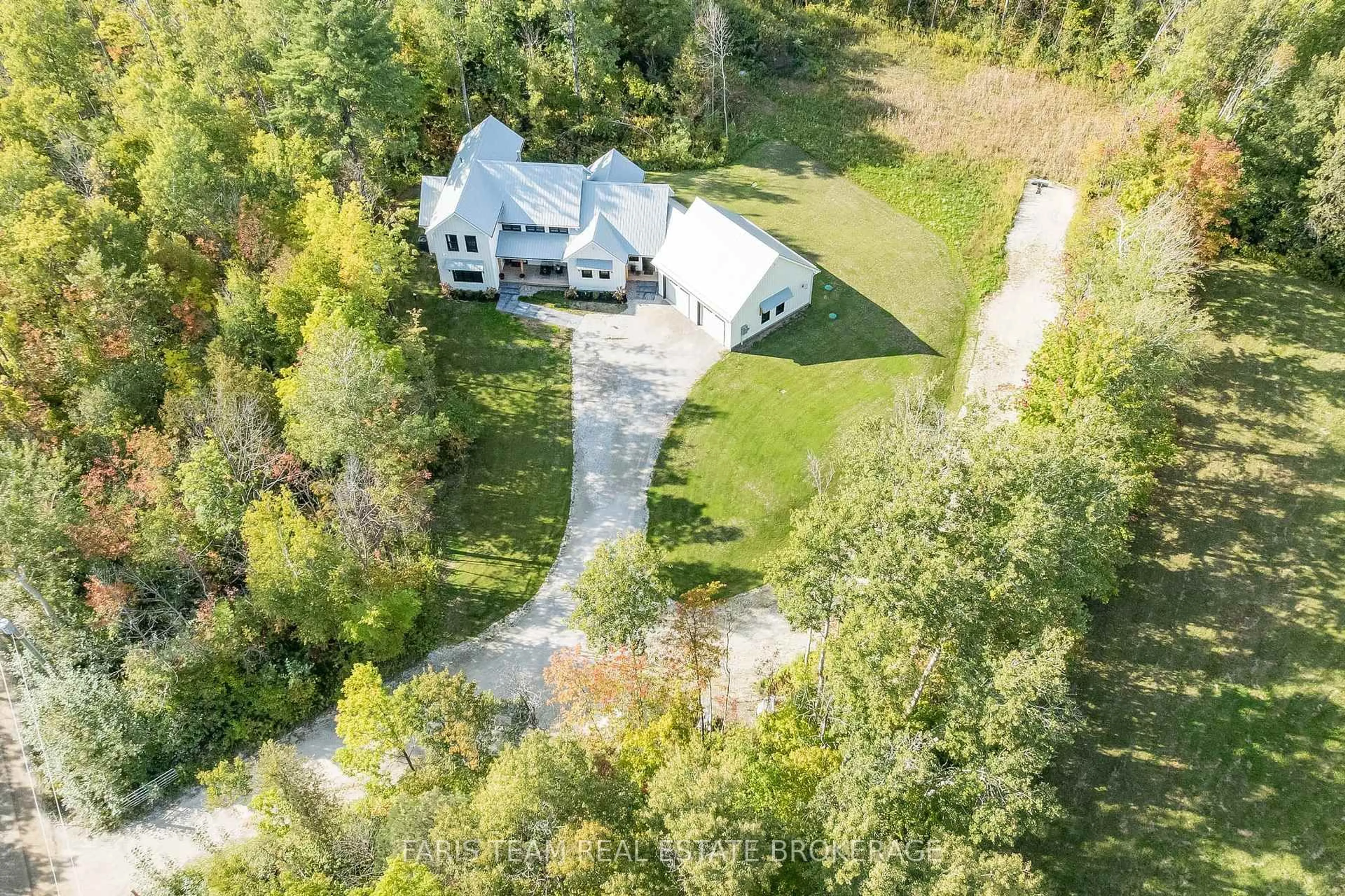 A pic from outside/outdoor area/front of a property/back of a property/a pic from drone, unknown for 190 Toll Rd, King Ontario L9N 1G6