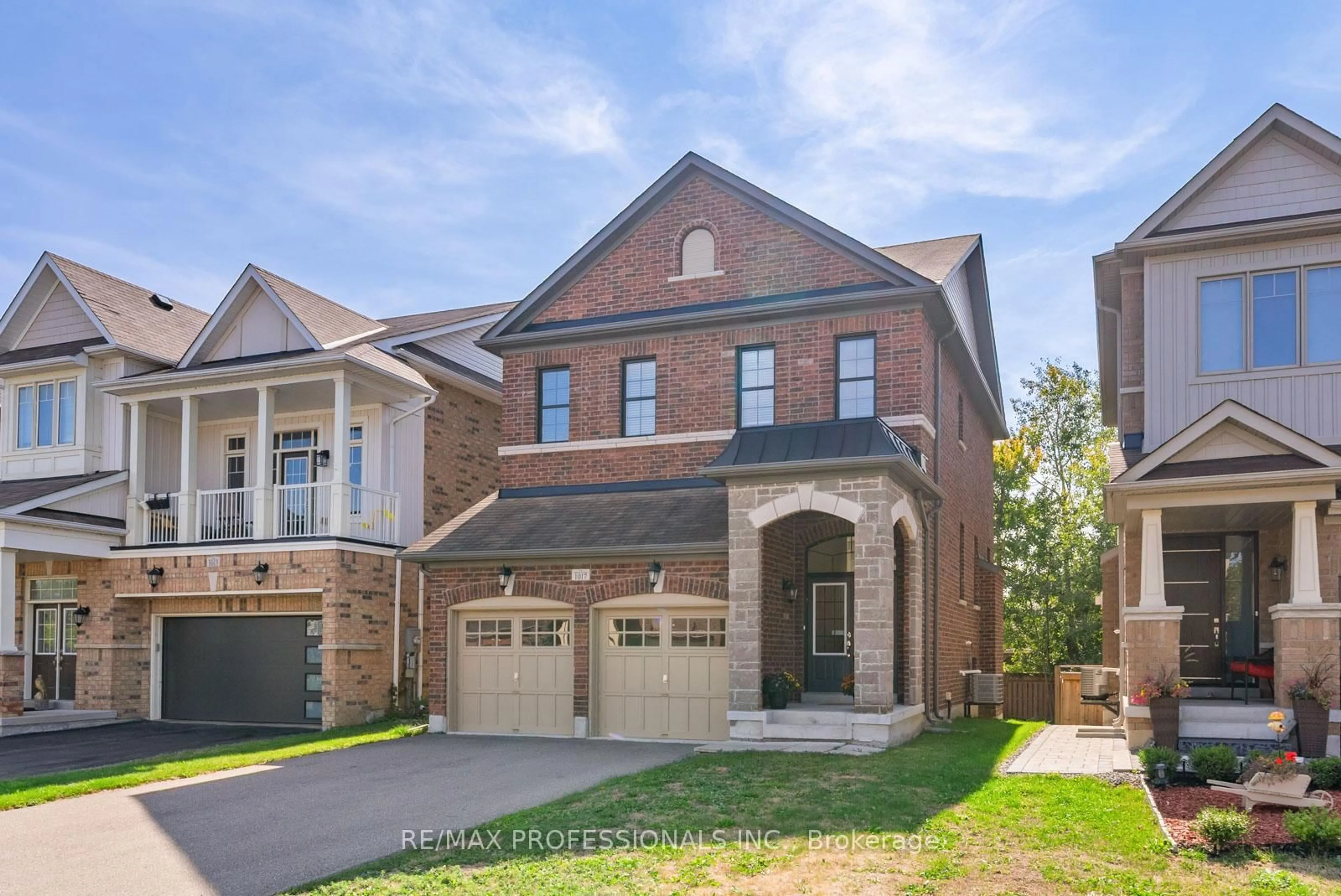 Home with brick exterior material, street for 1017 Abram Crt, Innisfil Ontario L9S 0K3