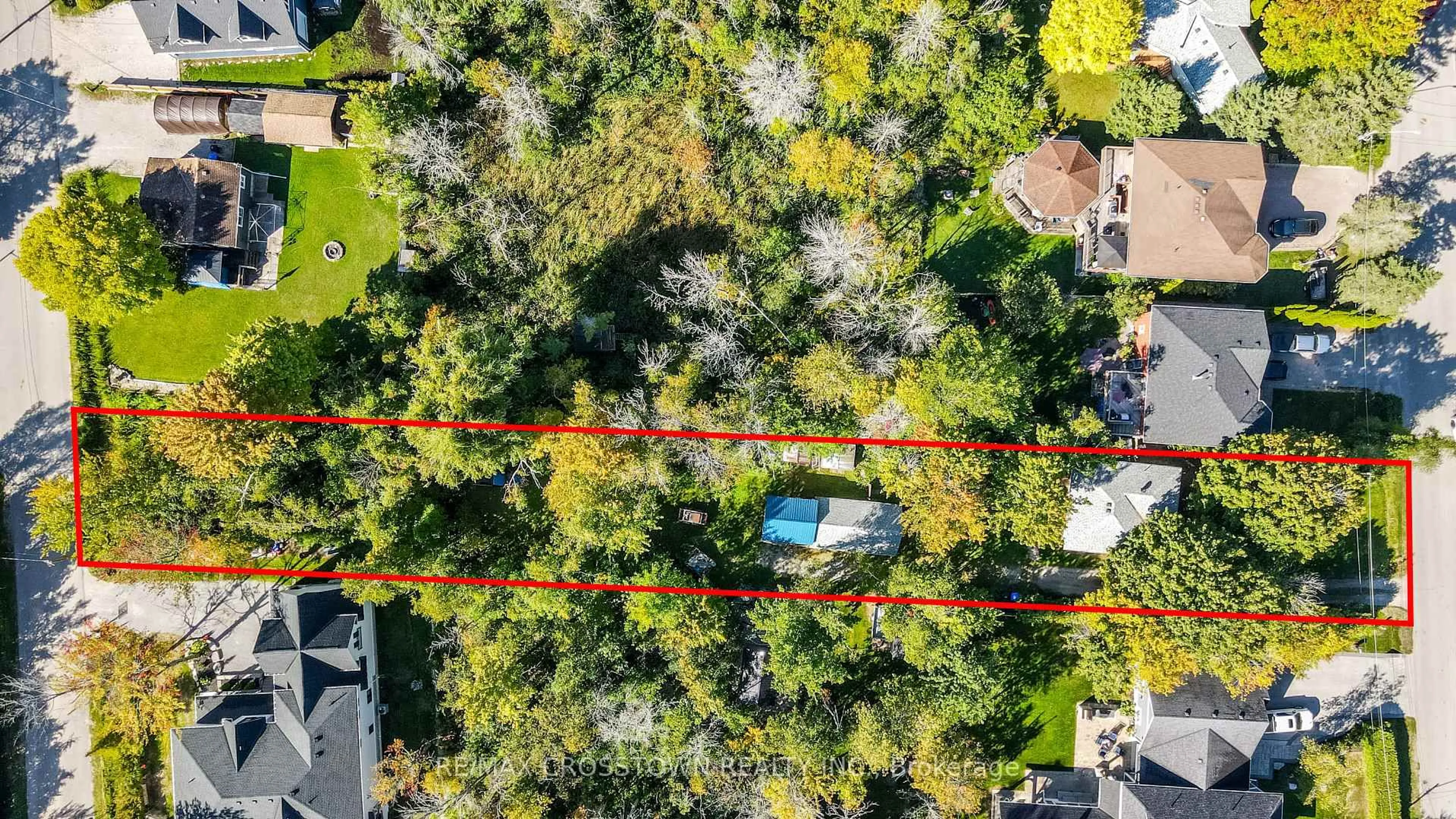 A pic from outside/outdoor area/front of a property/back of a property/a pic from drone, forest/trees view for 673 Roberts Rd, Innisfil Ontario L9S 2E3