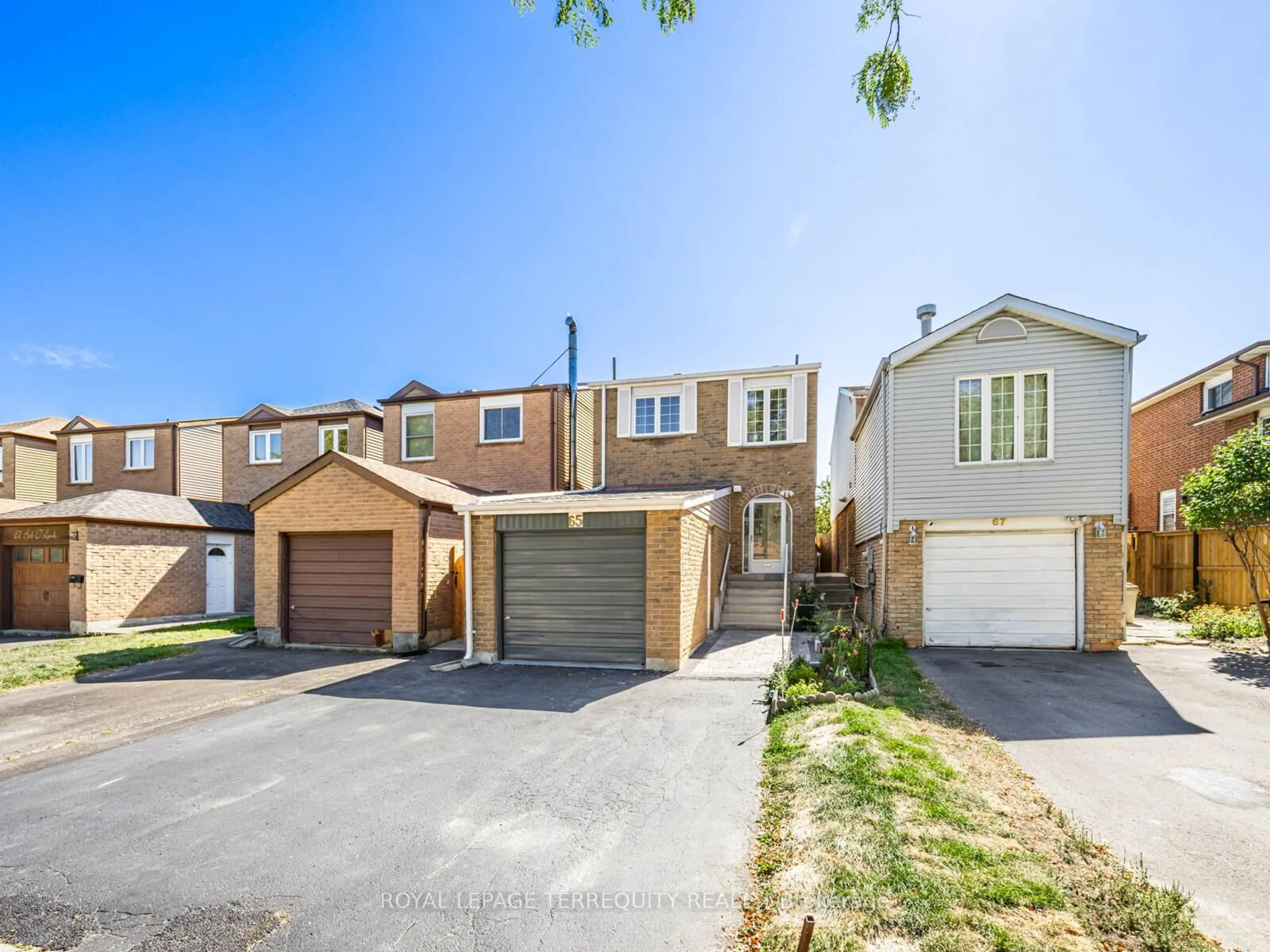 A pic from outside/outdoor area/front of a property/back of a property/a pic from drone, street for 65 Bob O'link Ave, Vaughan Ontario L4K 1H1