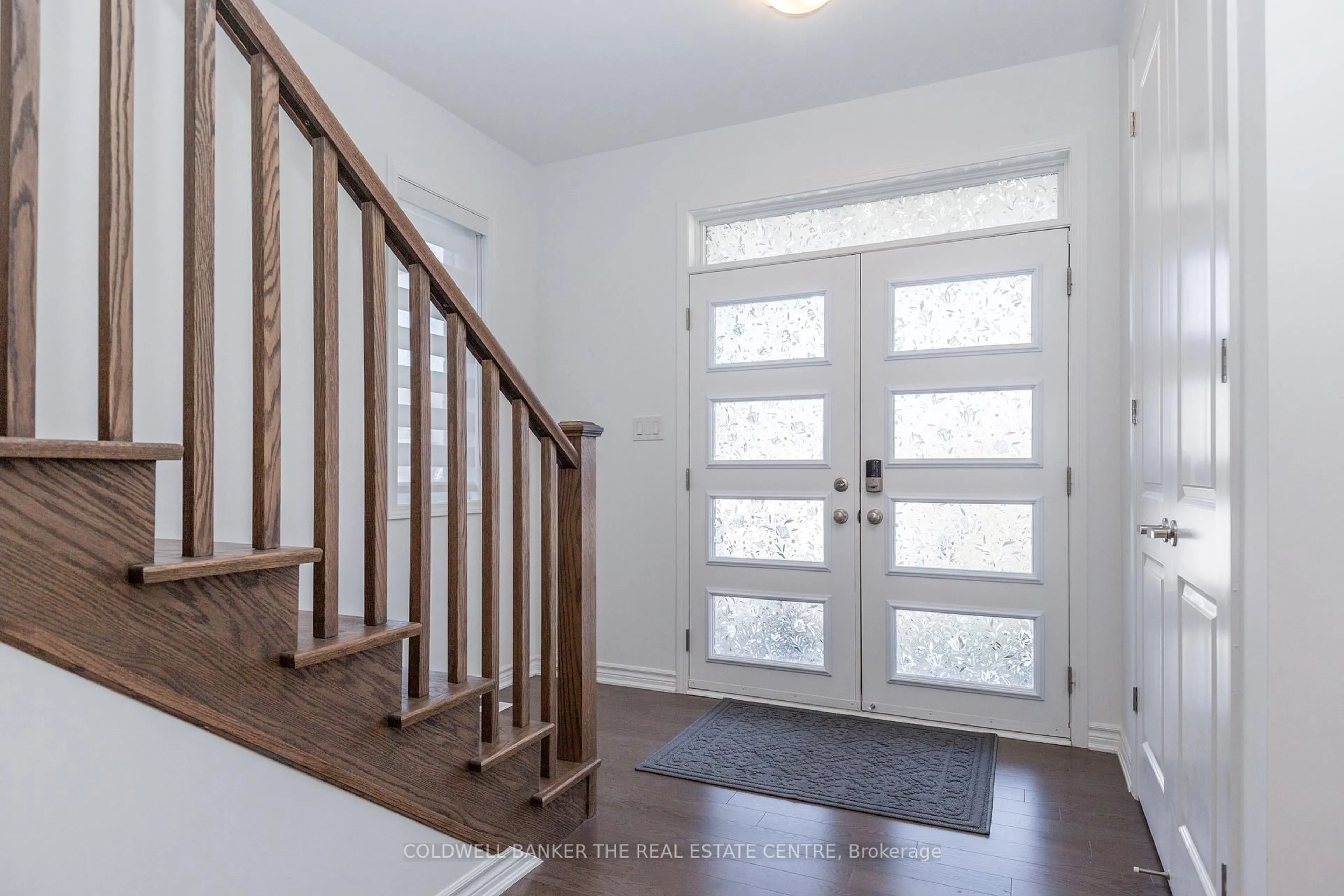 Indoor entryway for 550 Mika St, Innisfil Ontario L9S 0S3