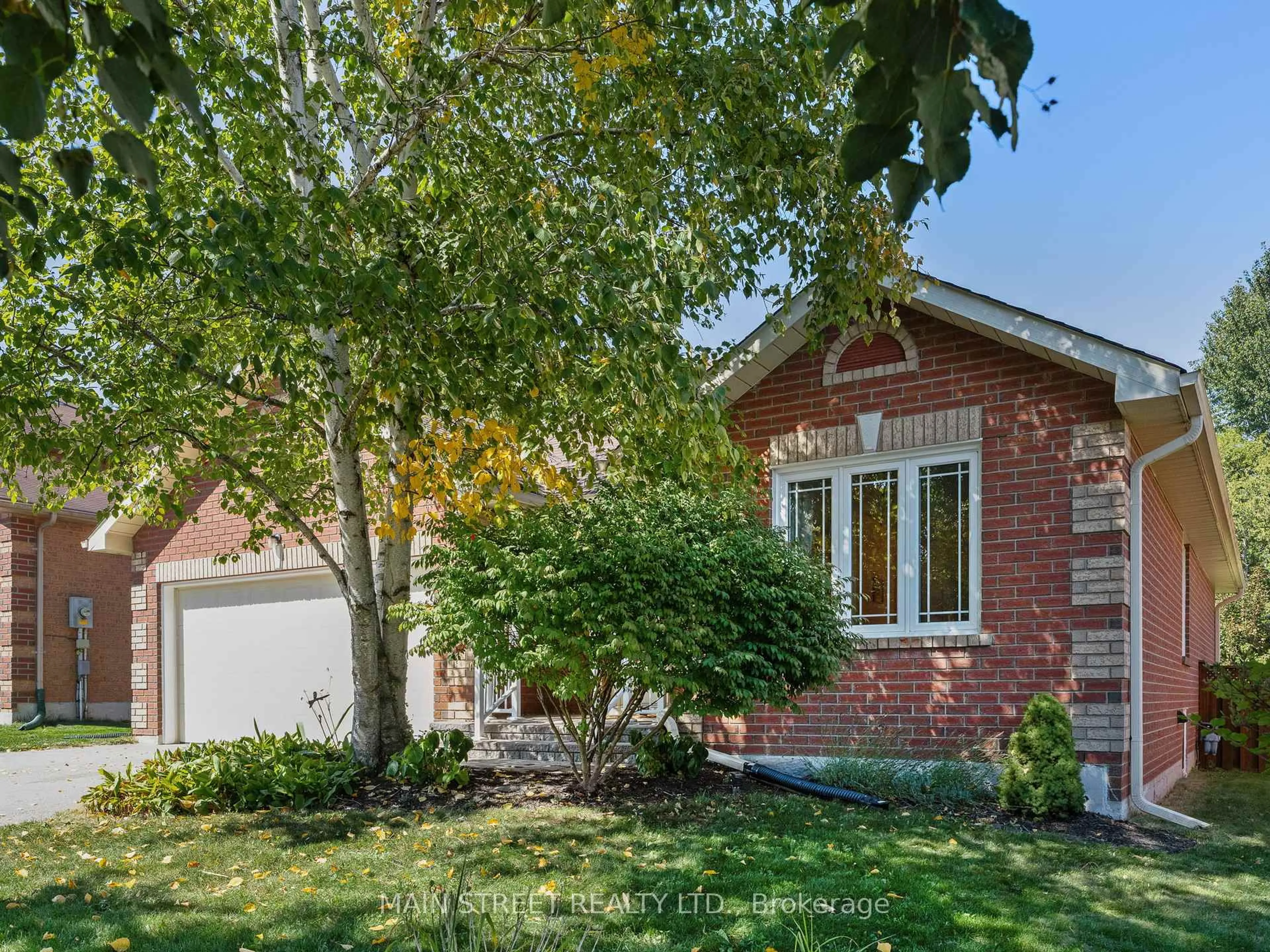 Home with brick exterior material, street for 44 South Beech St, Uxbridge Ontario L9P 1G1