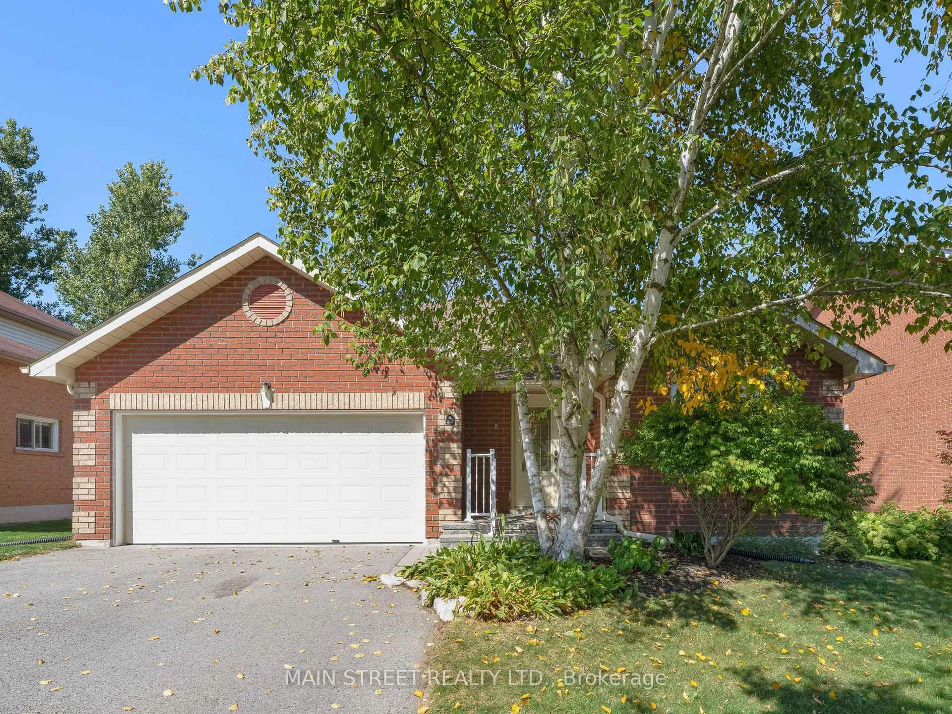 Home with brick exterior material, street for 44 South Beech St, Uxbridge Ontario L9P 1G1