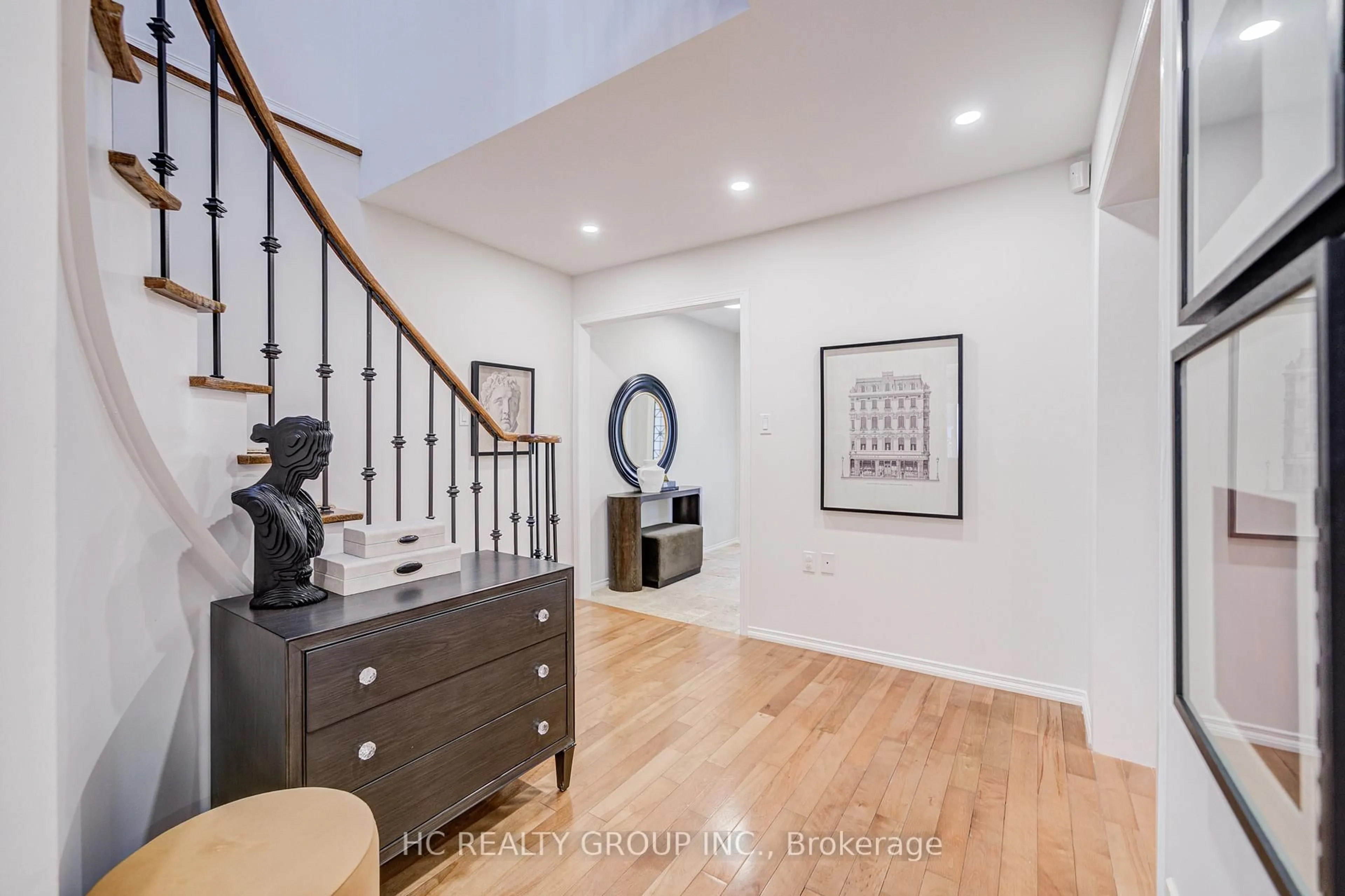 Indoor entryway for 51 Mountfield Cres, Vaughan Ontario L4J 7E6