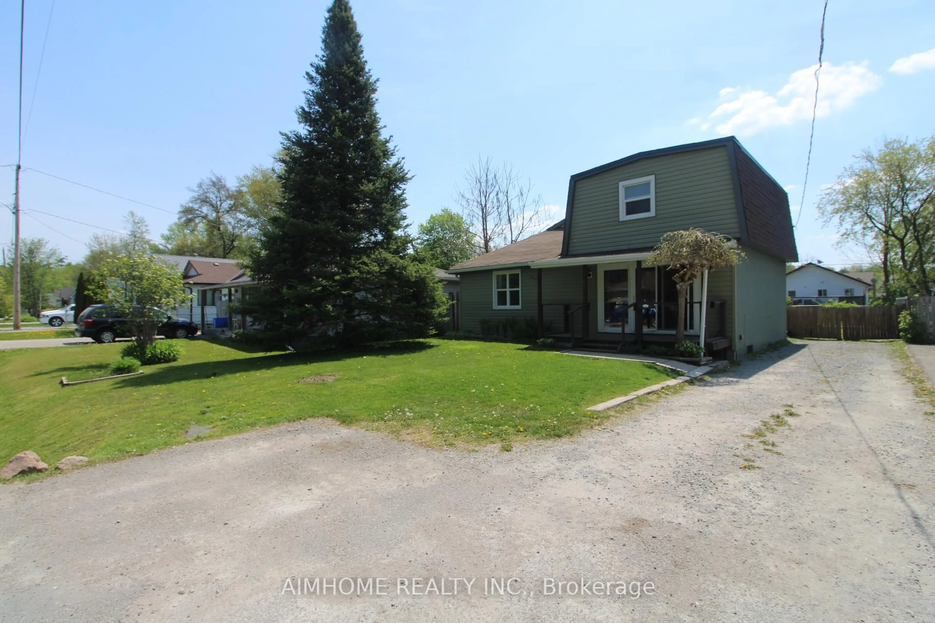A pic from outside/outdoor area/front of a property/back of a property/a pic from drone, street for 283 Woodycrest Ave, Georgina Ontario L4P 2W3