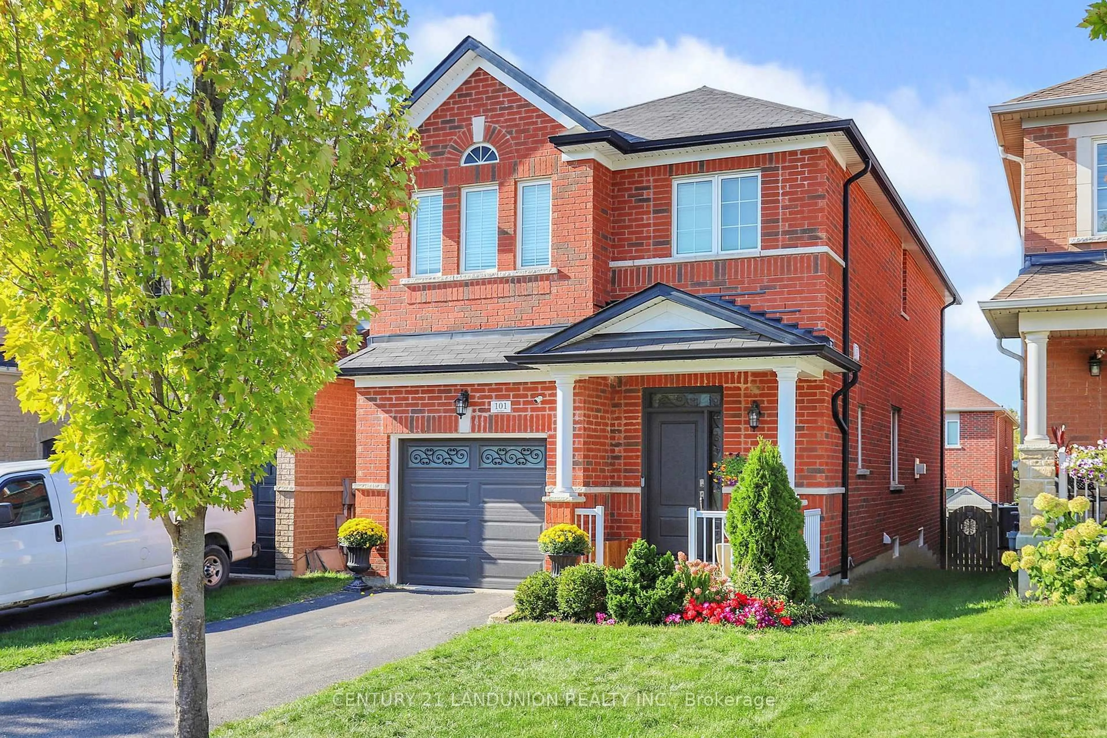 Home with brick exterior material, street for 101 Gar Lehman Ave, Whitchurch-Stouffville Ontario L4A 0W9