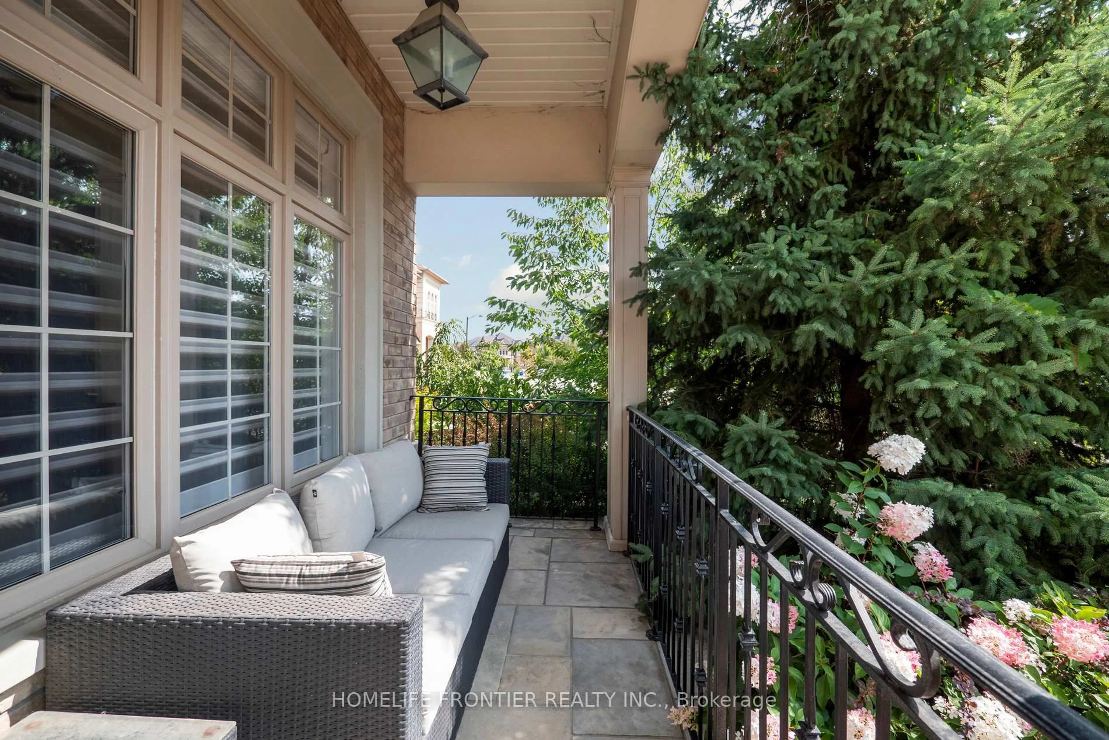 Patio, street for 166 Stanton Ave, Vaughan Ontario L4H 3P5