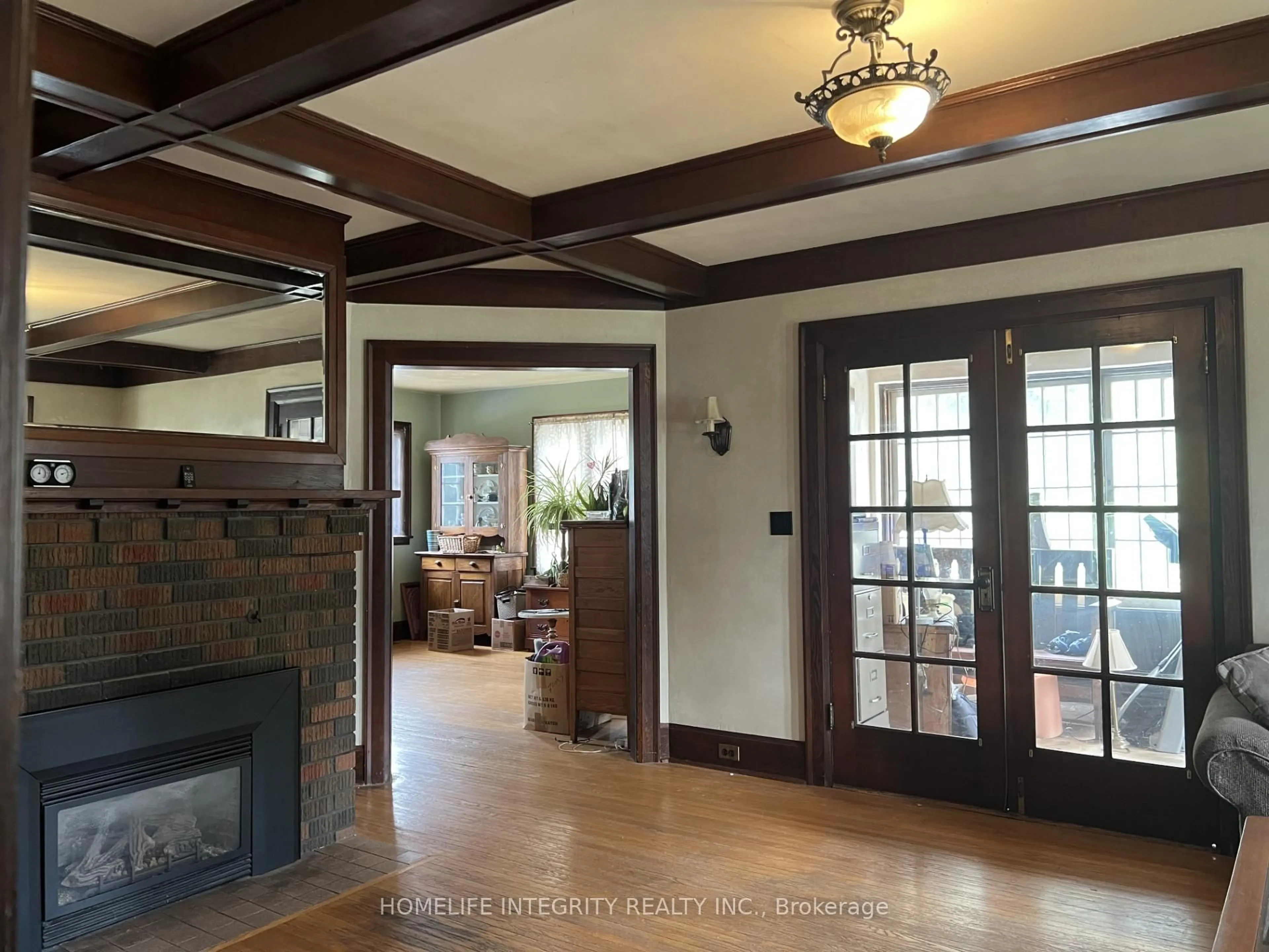 Indoor entryway for 198 Victoria St, New Tecumseth Ontario L9R 1L9