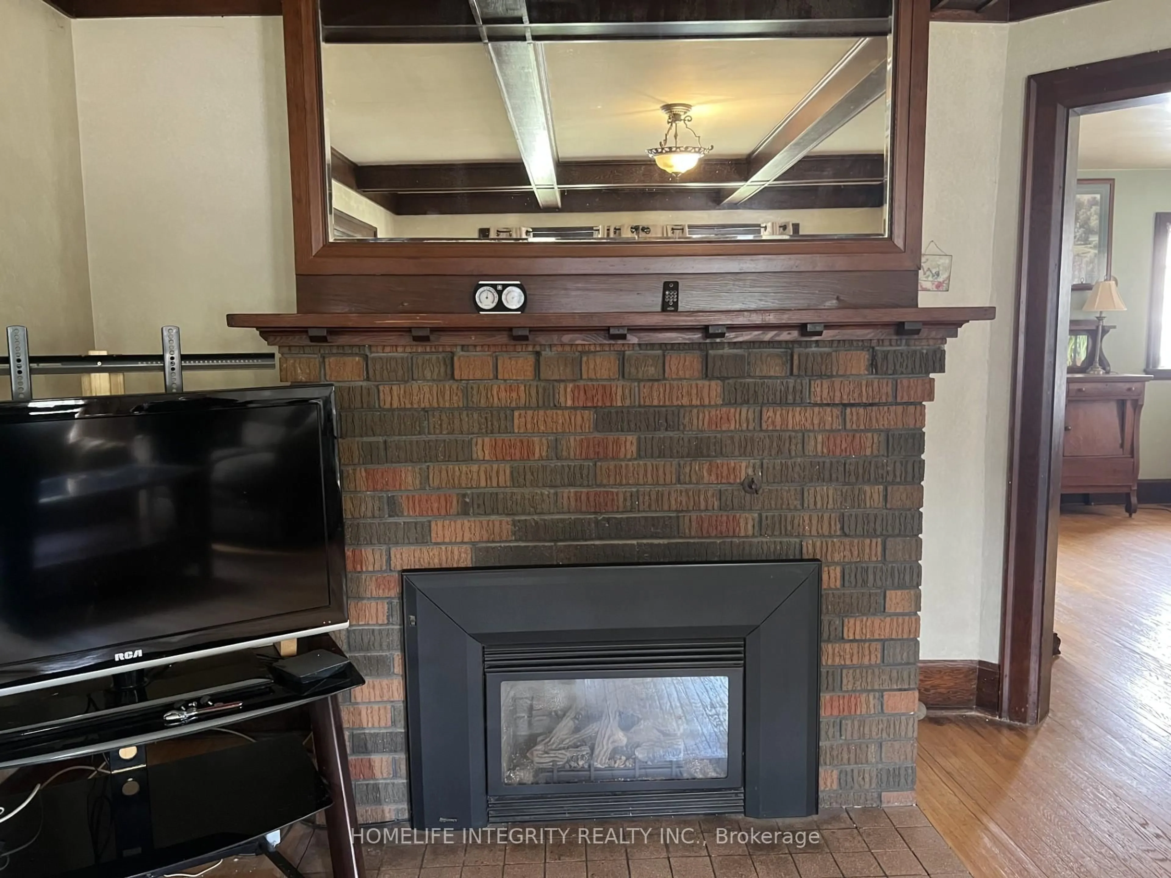 A pic of a room for 198 Victoria St, New Tecumseth Ontario L9R 1L9