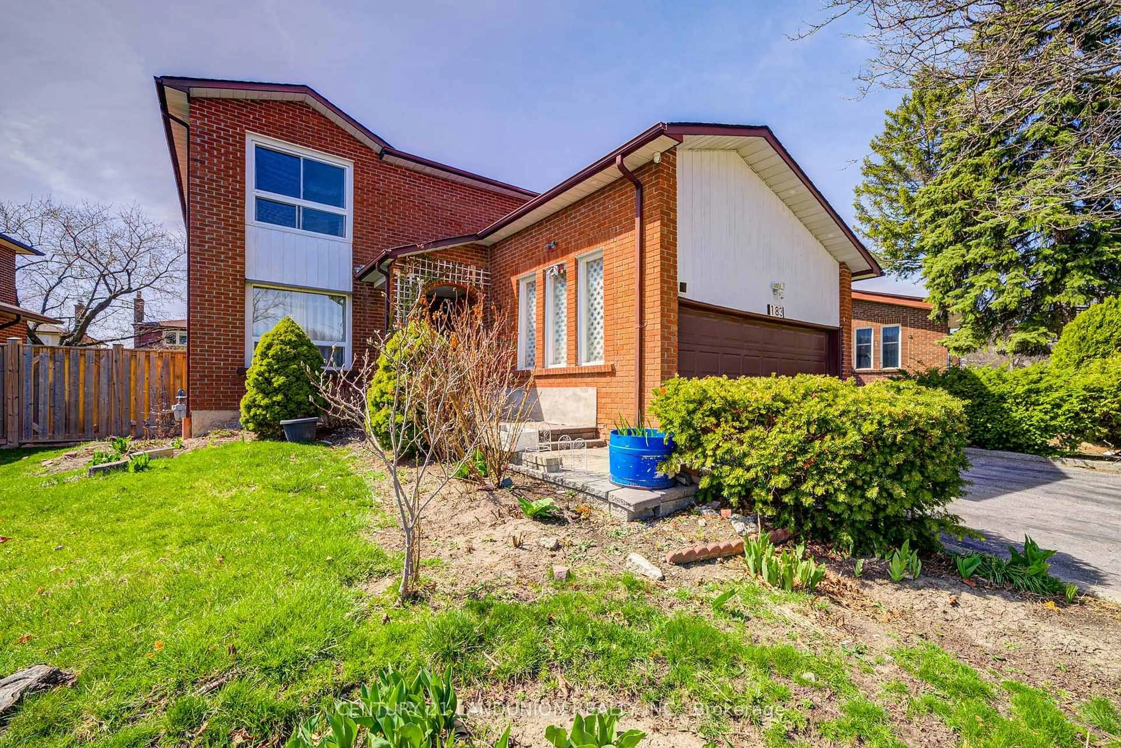 Home with brick exterior material, street for 183 Willowbrook Rd, Markham Ontario L3T 5L5
