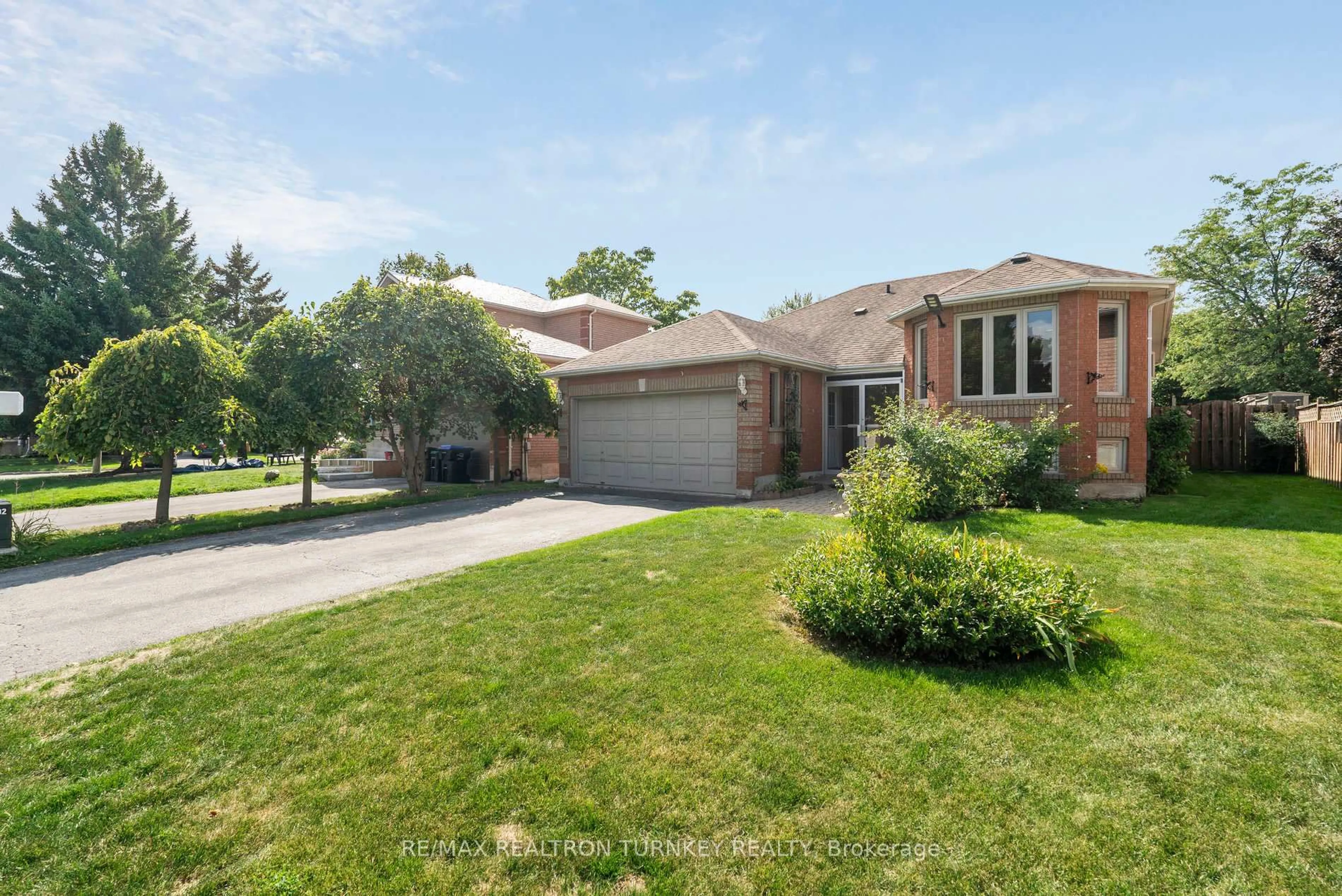 Home with brick exterior material, street for 3 Bronze Cres, Bradford West Gwillimbury Ontario L3Z 2Z4