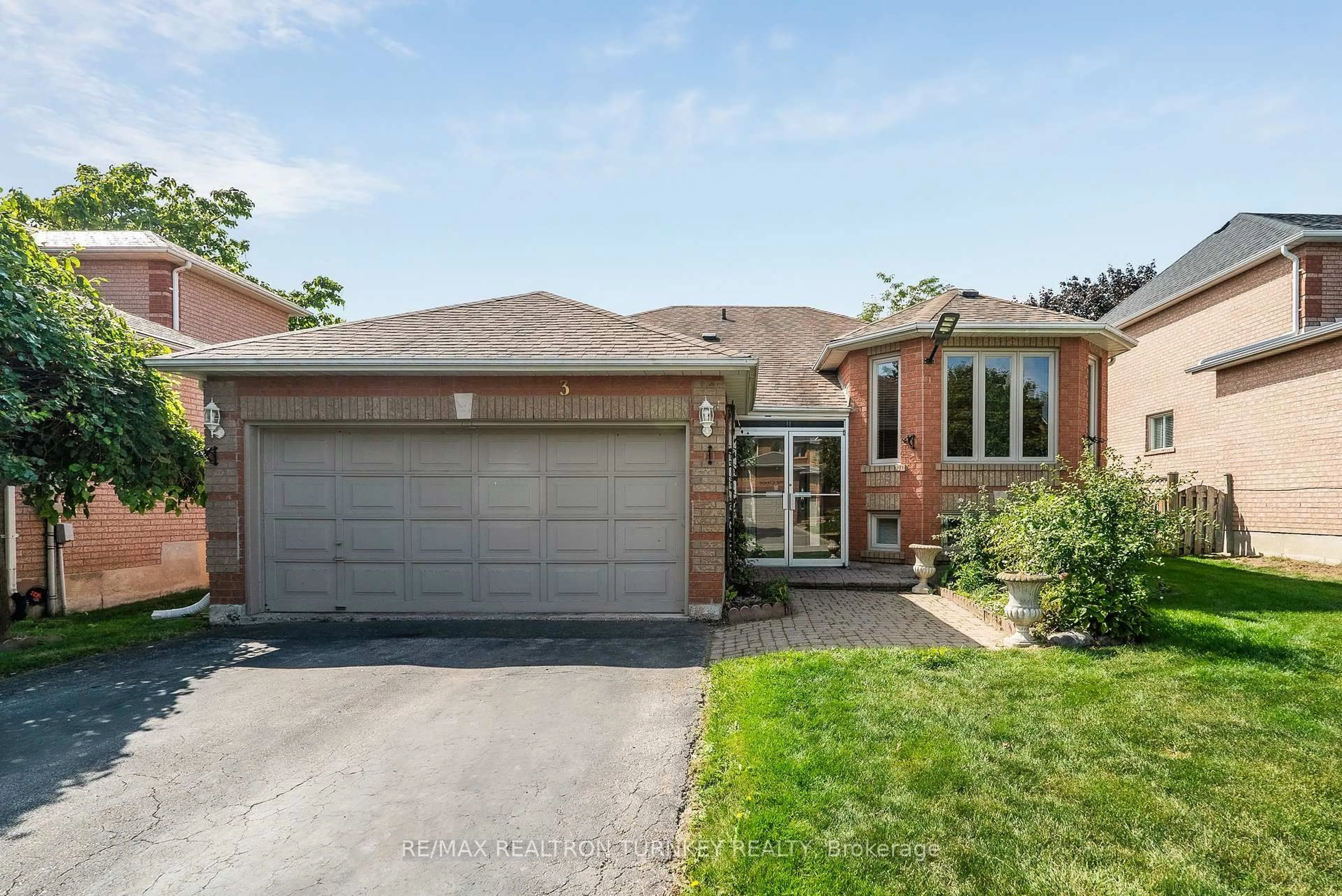 Home with brick exterior material, street for 3 Bronze Cres, Bradford West Gwillimbury Ontario L3Z 2Z4