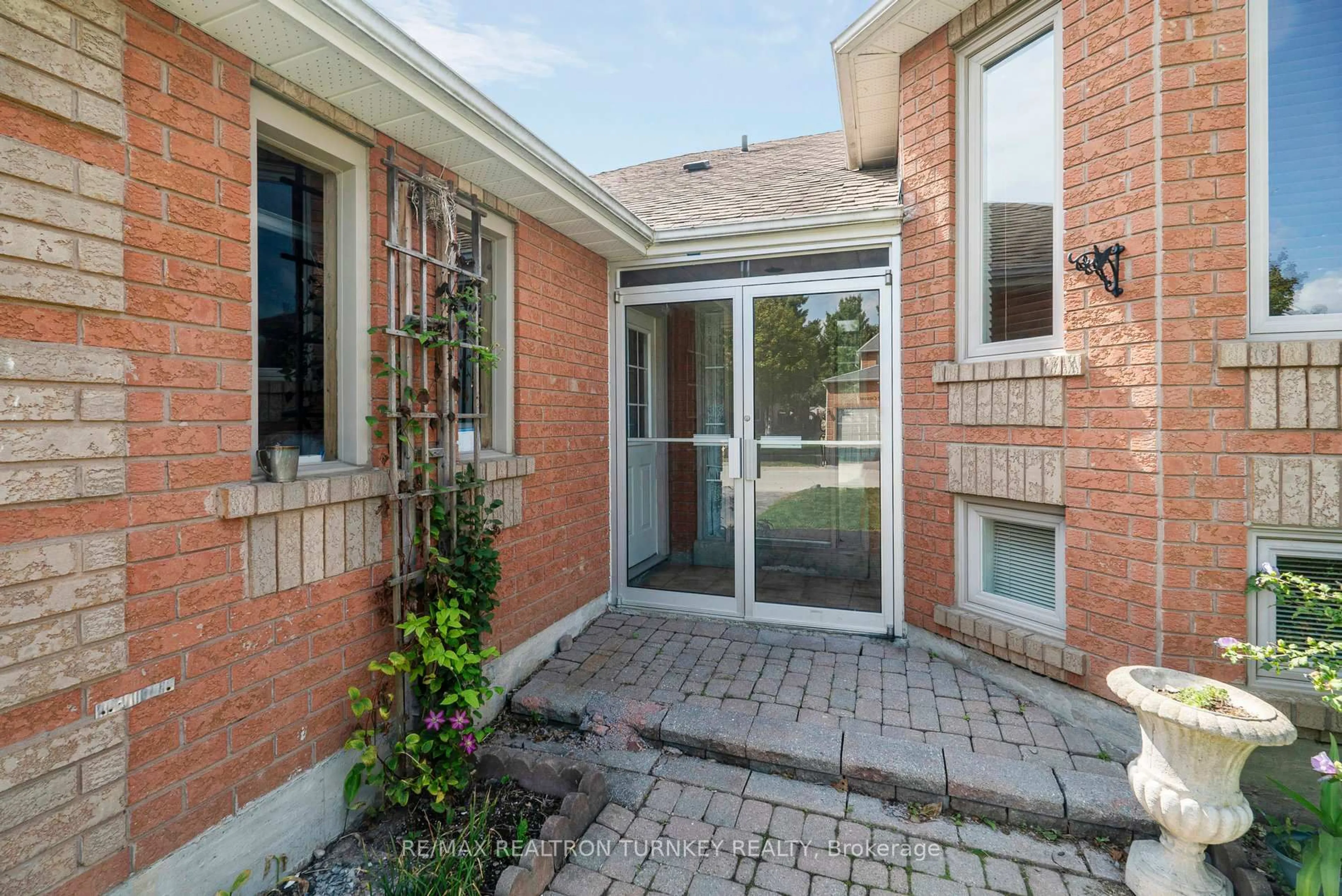 Home with brick exterior material, street for 3 Bronze Cres, Bradford West Gwillimbury Ontario L3Z 2Z4