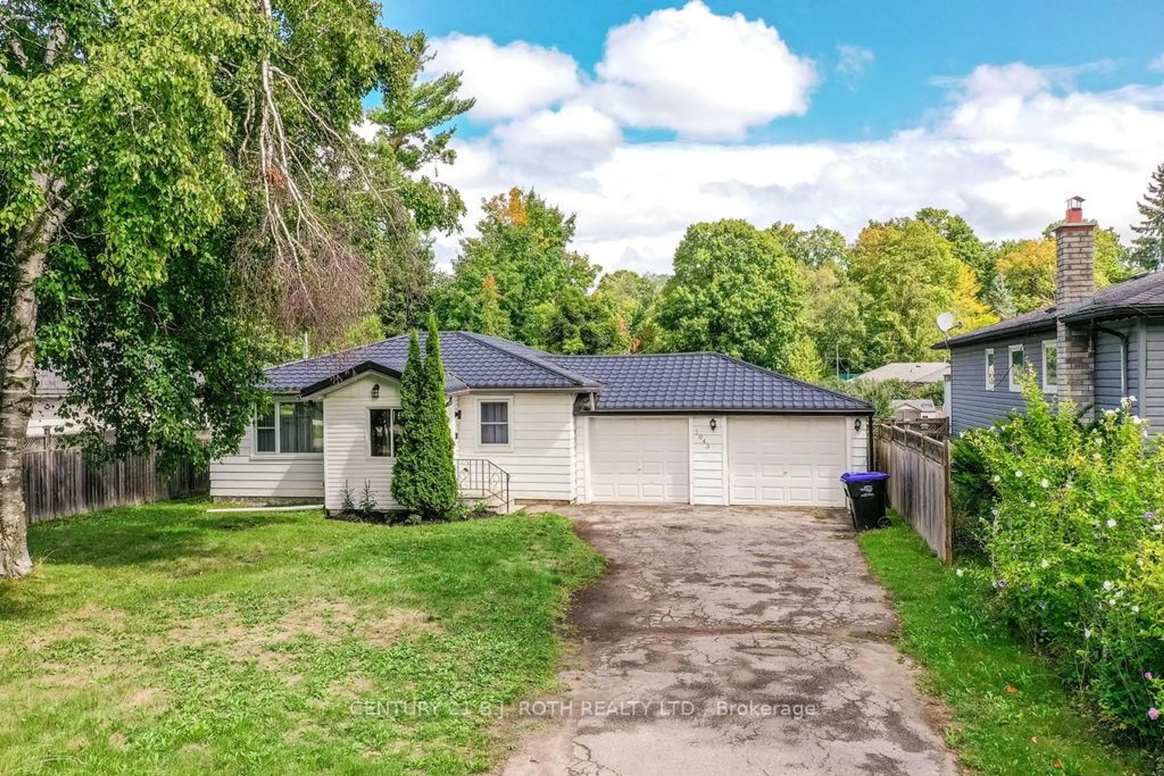 A pic from outside/outdoor area/front of a property/back of a property/a pic from drone, street for 2043 St Johns Rd, Innisfil Ontario L9S 1Y7