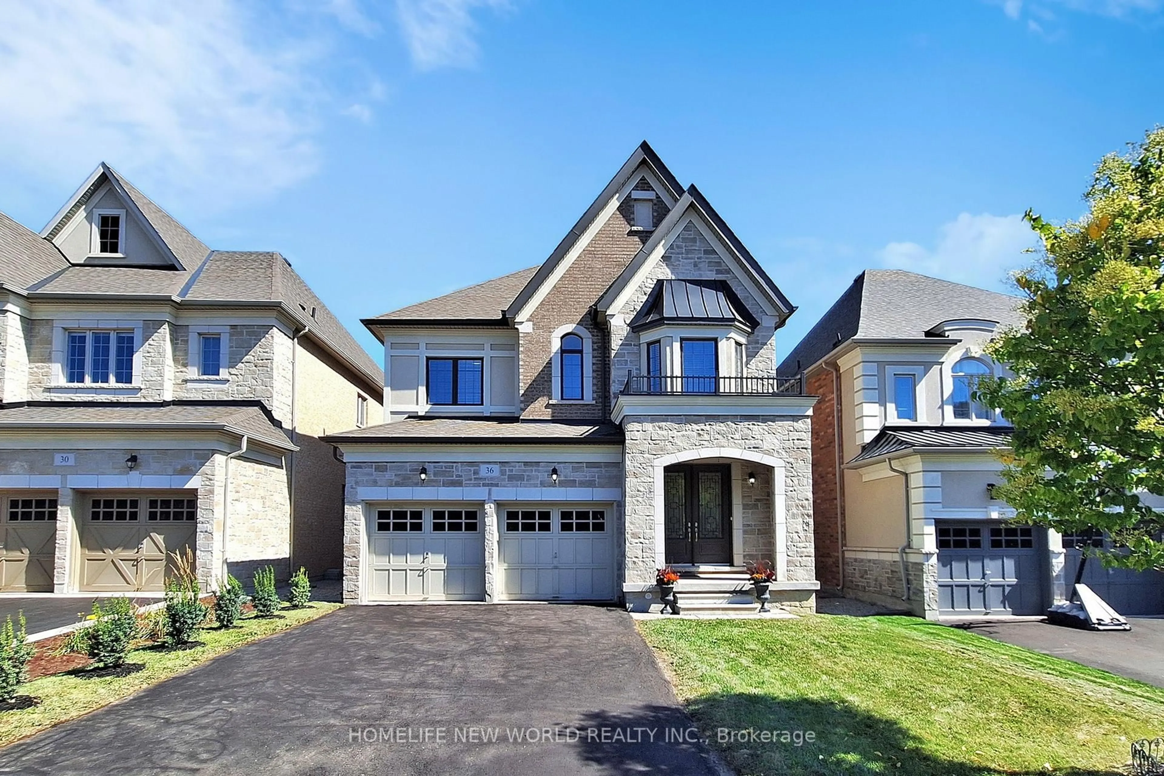 Home with brick exterior material, street for 36 Strawbridge Farm Dr, Aurora Ontario L4G 7A1