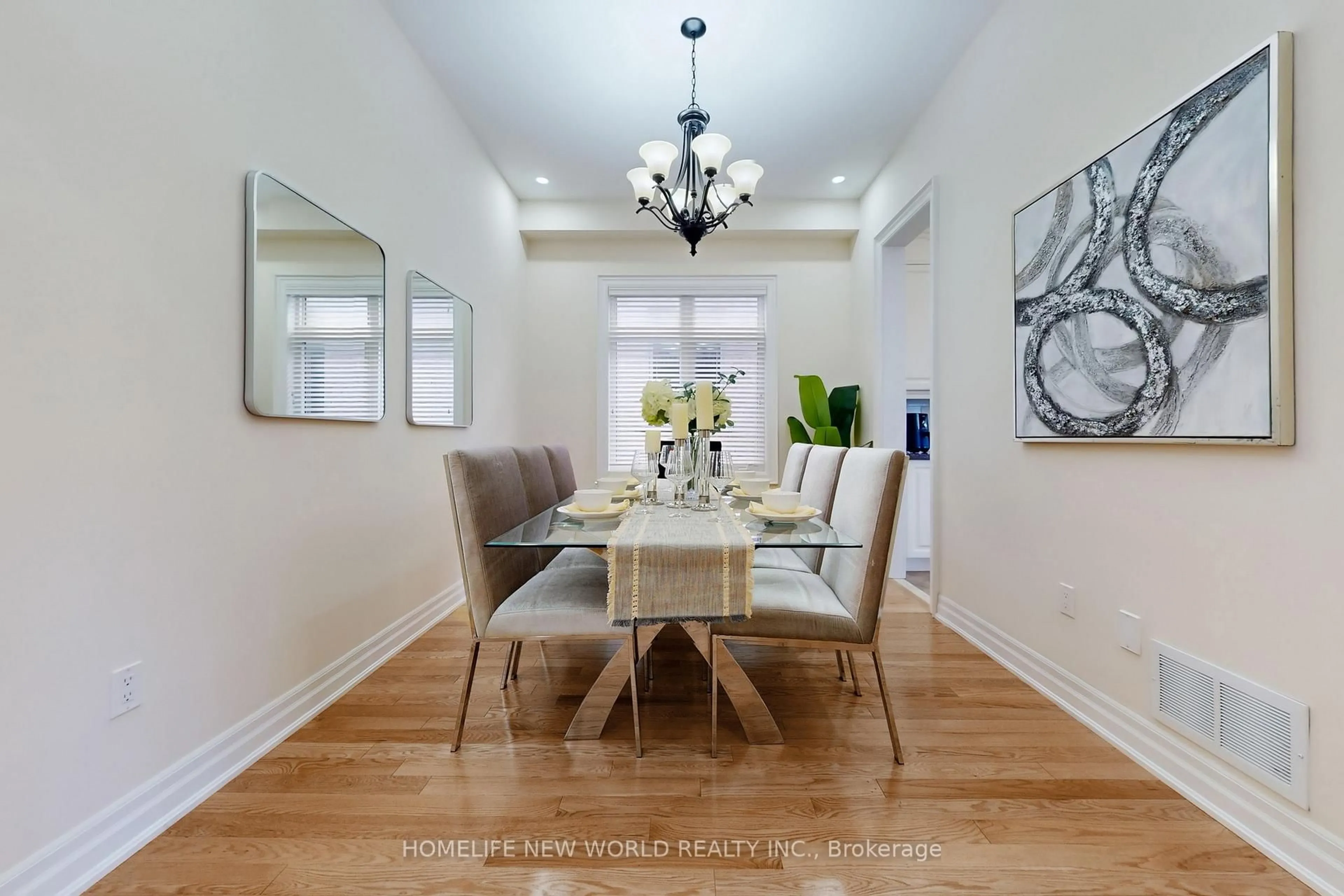 Dining room, wood/laminate floor for 36 Strawbridge Farm Dr, Aurora Ontario L4G 7A1