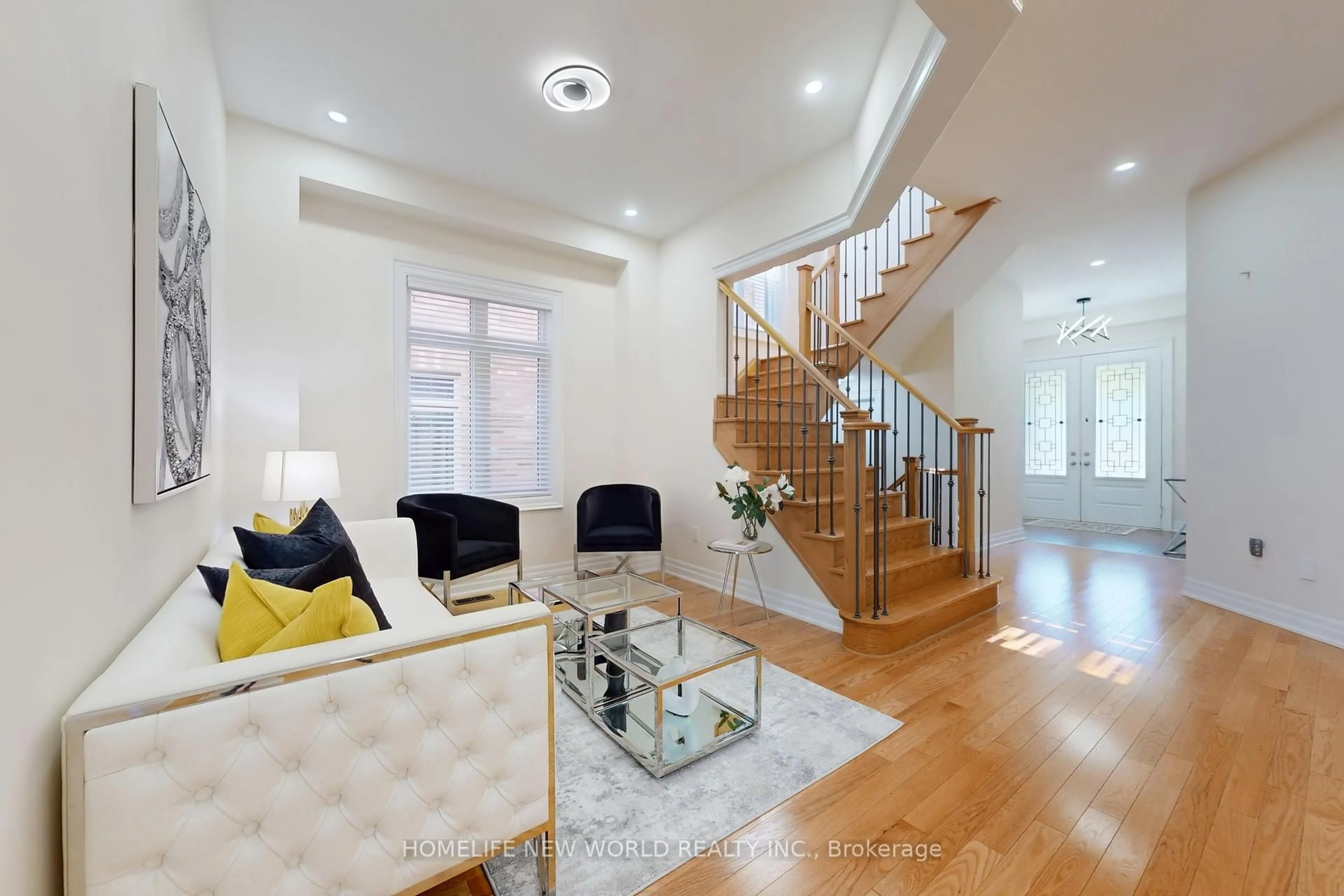 Living room with furniture, unknown for 36 Strawbridge Farm Dr, Aurora Ontario L4G 7A1