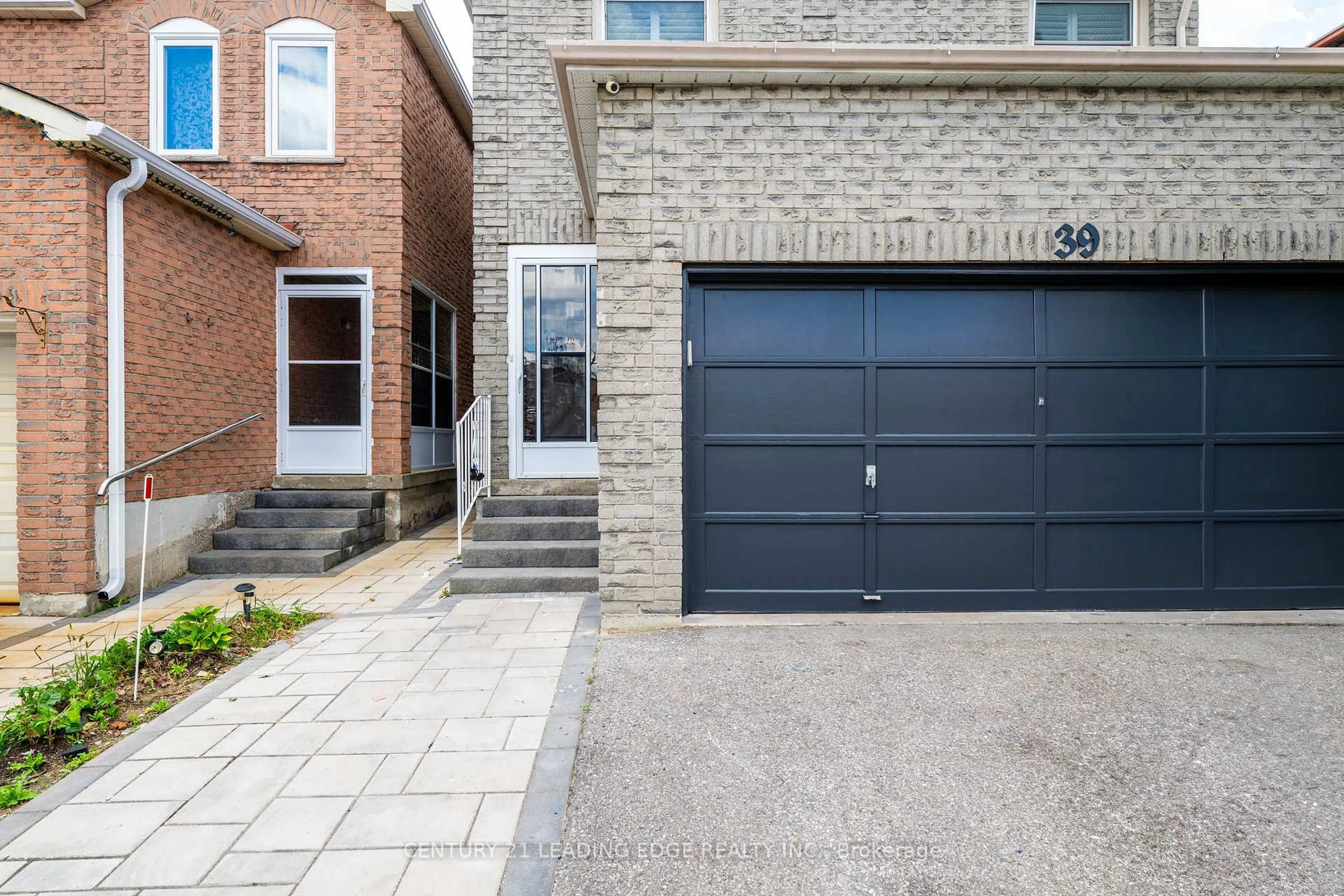 Home with brick exterior material, street for 39 Lavron Crt, Markham Ontario L3S 2N8