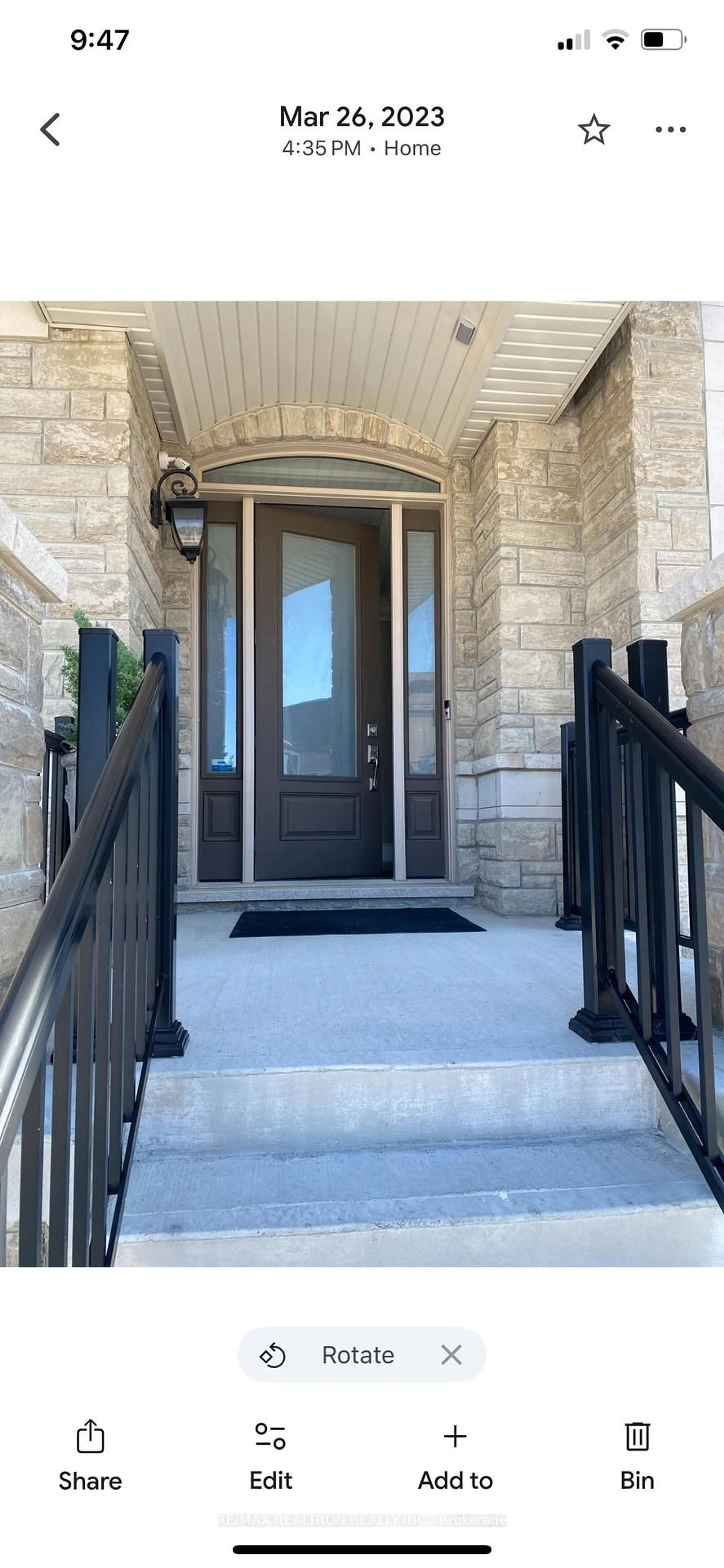 Indoor entryway for 48 Cairns Gate, King Ontario L7B 0P5