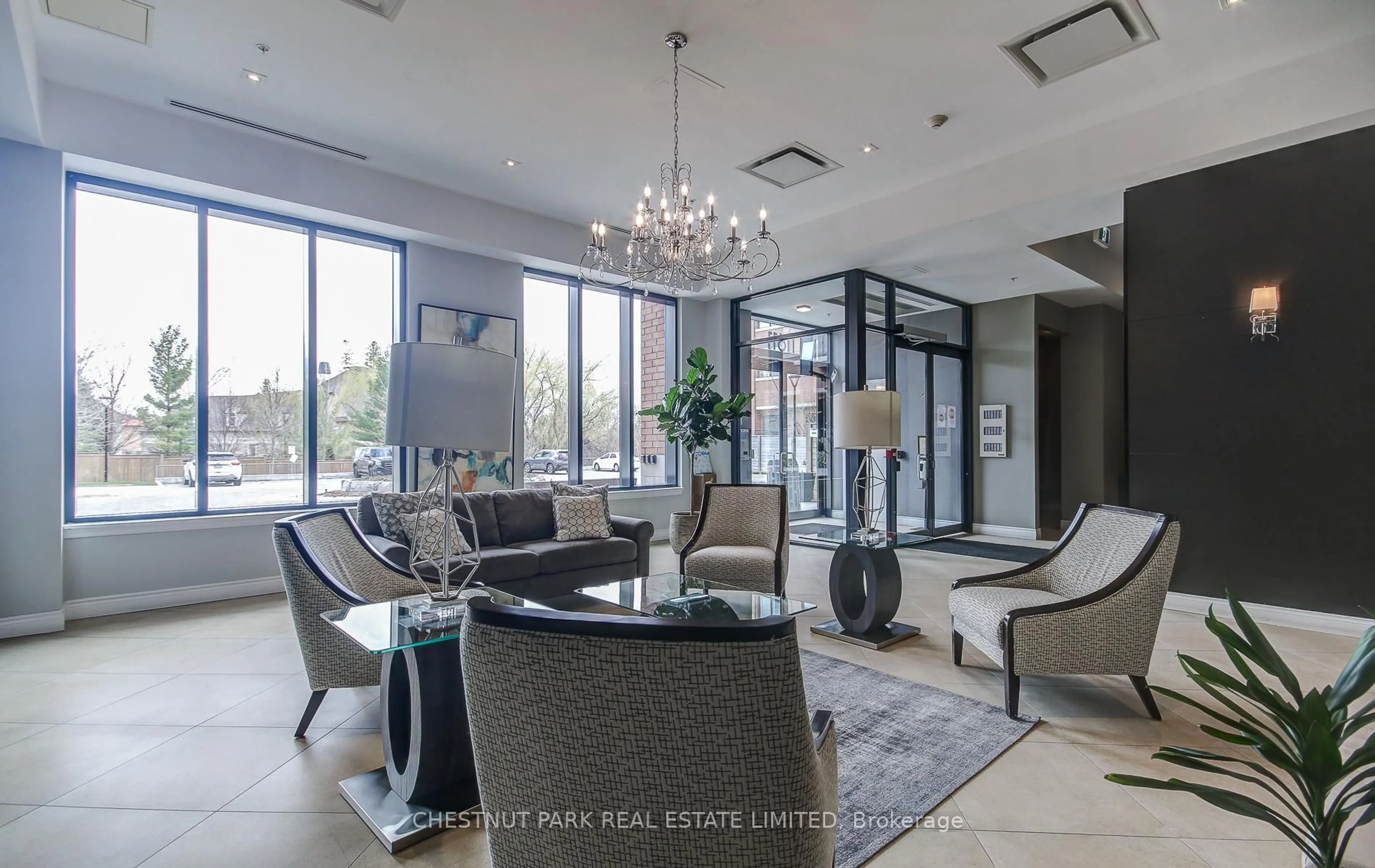 Indoor foyer for 11611 Yonge St #109, Richmond Hill Ontario L4E 1G2