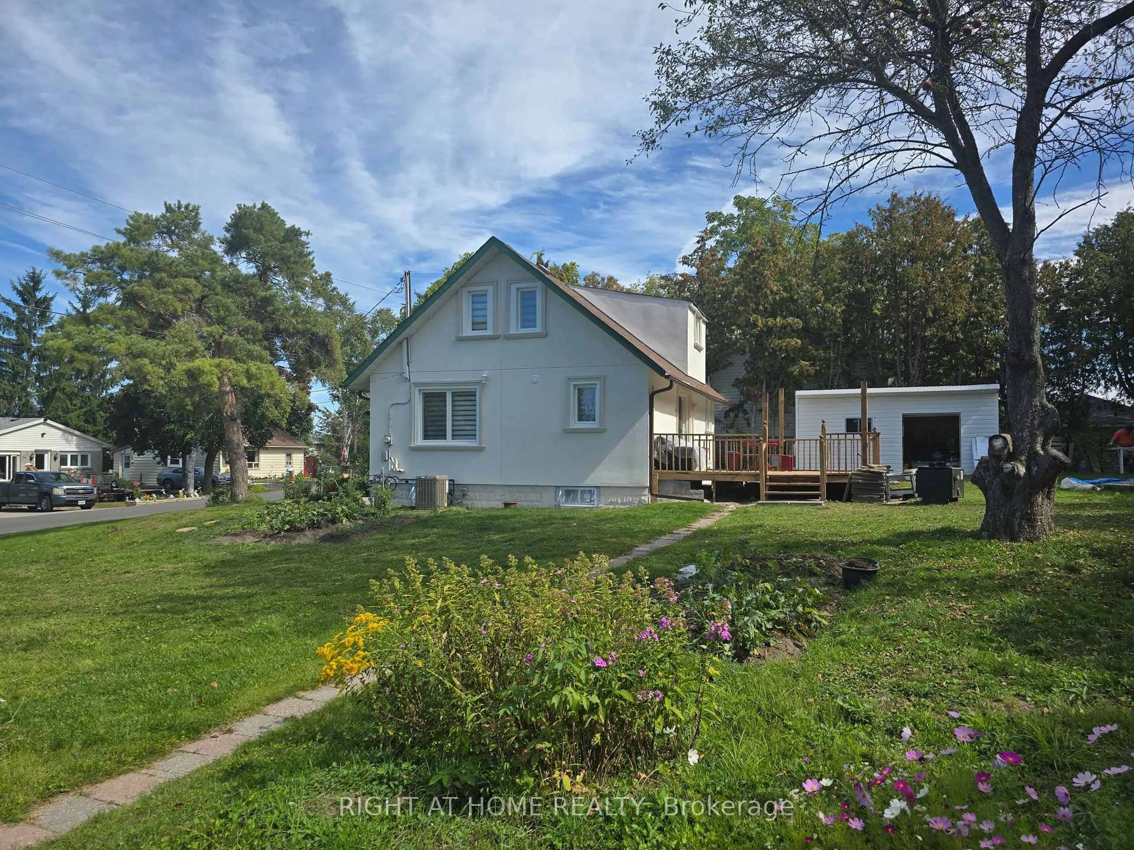 A pic from outside/outdoor area/front of a property/back of a property/a pic from drone, street for 209 Pine Beach Dr, Georgina Ontario L4P 2V6
